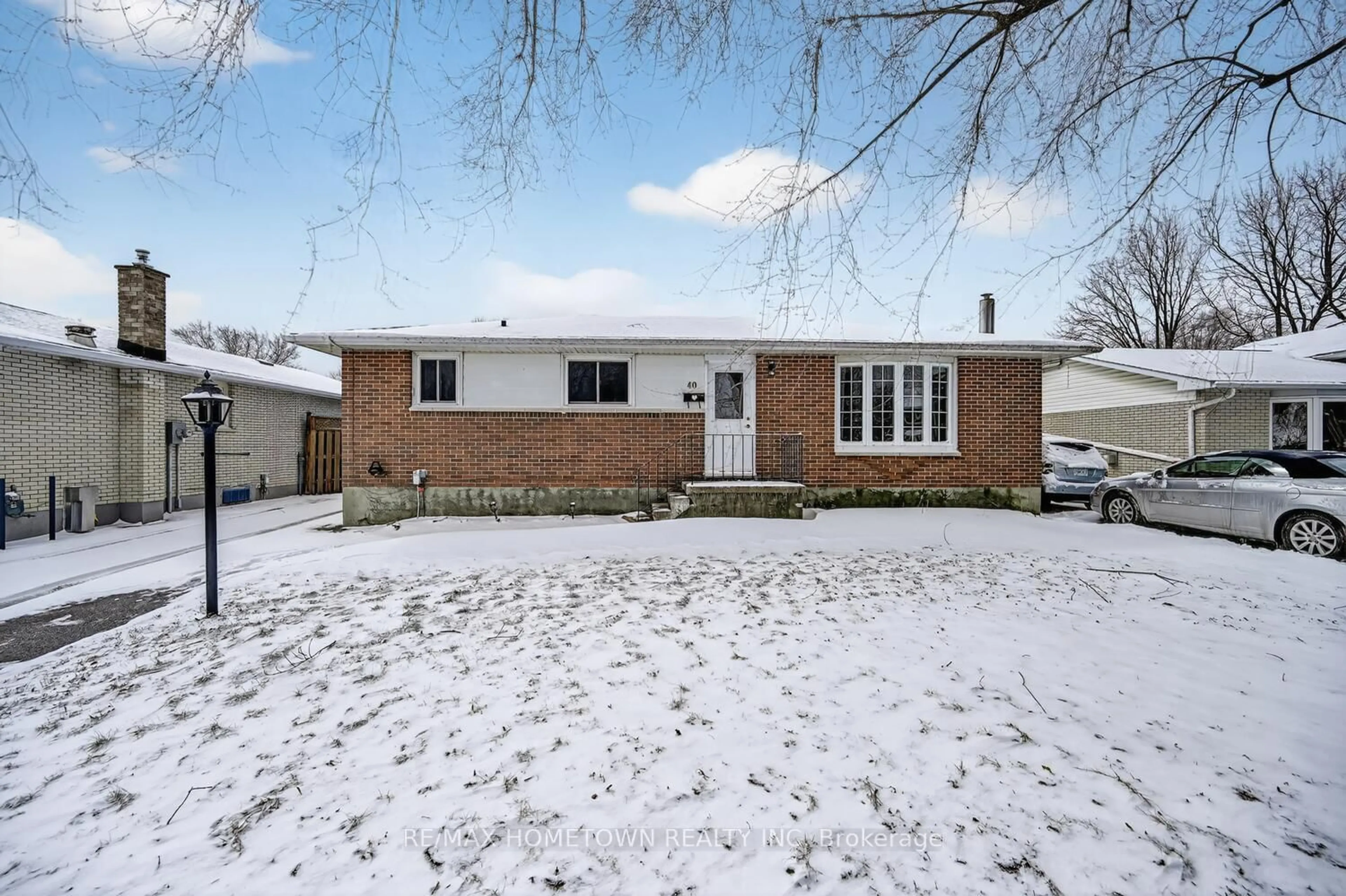 Home with brick exterior material, street for 40 Windsor Dr, Brockville Ontario K6V 3H6