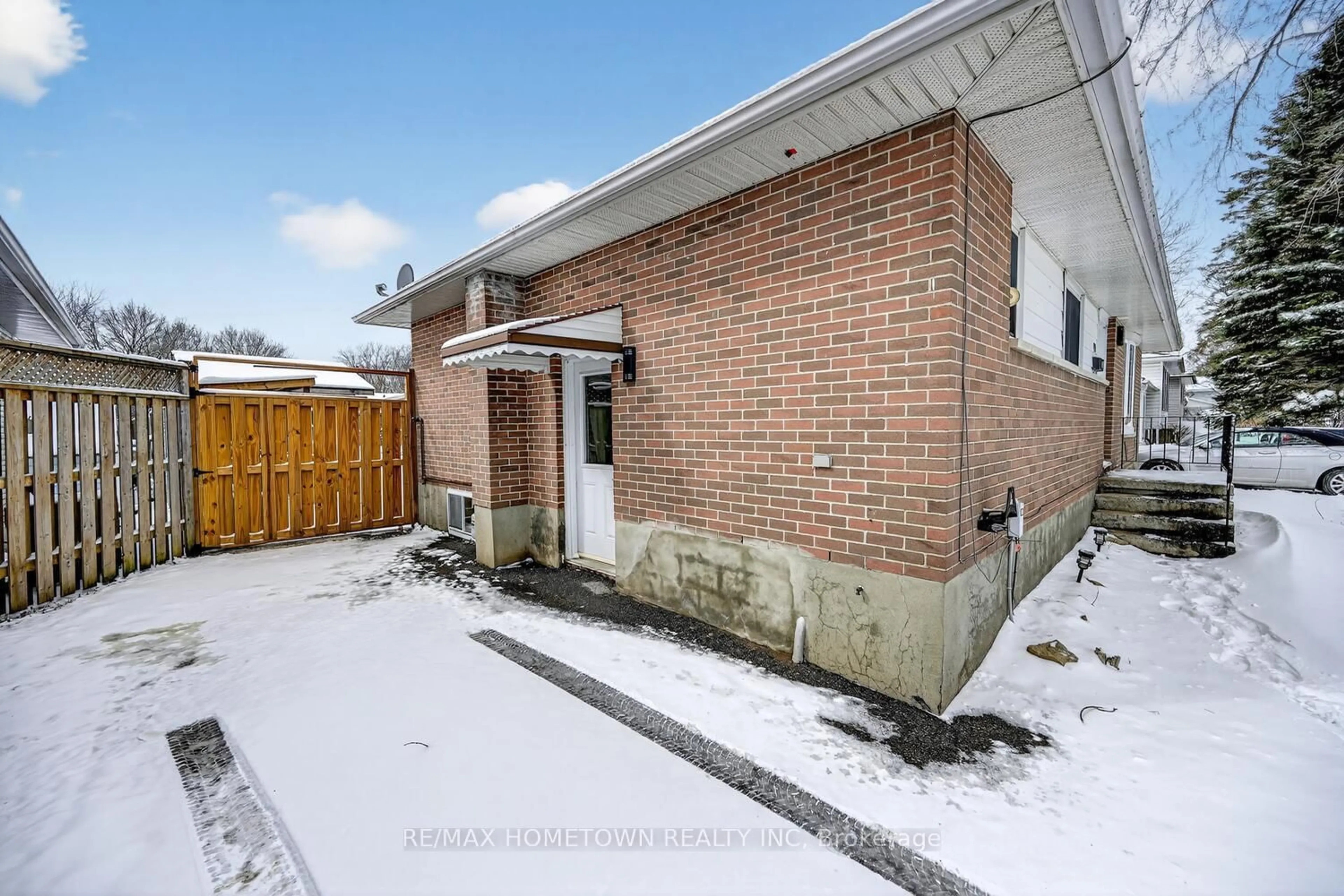 Home with brick exterior material, street for 40 Windsor Dr, Brockville Ontario K6V 3H6