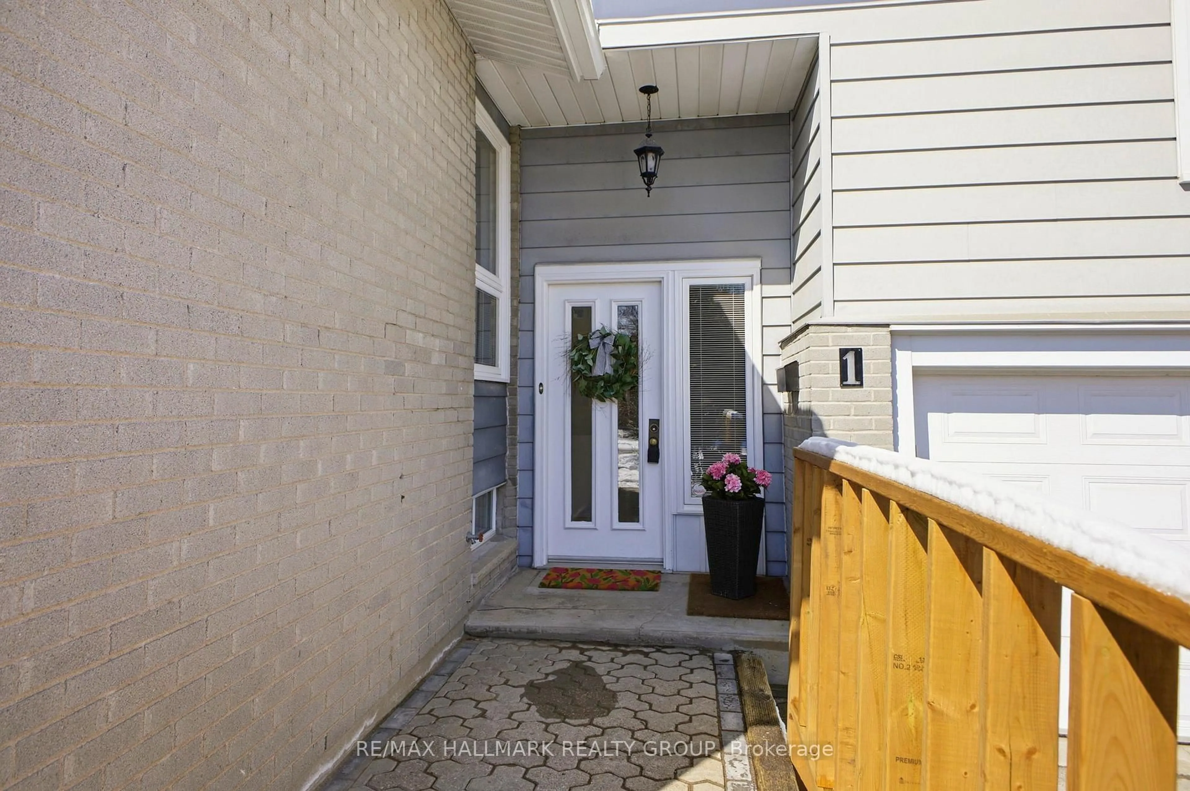 Indoor entryway for 1 Howden Ave, Nepean Ontario K2G 3H3