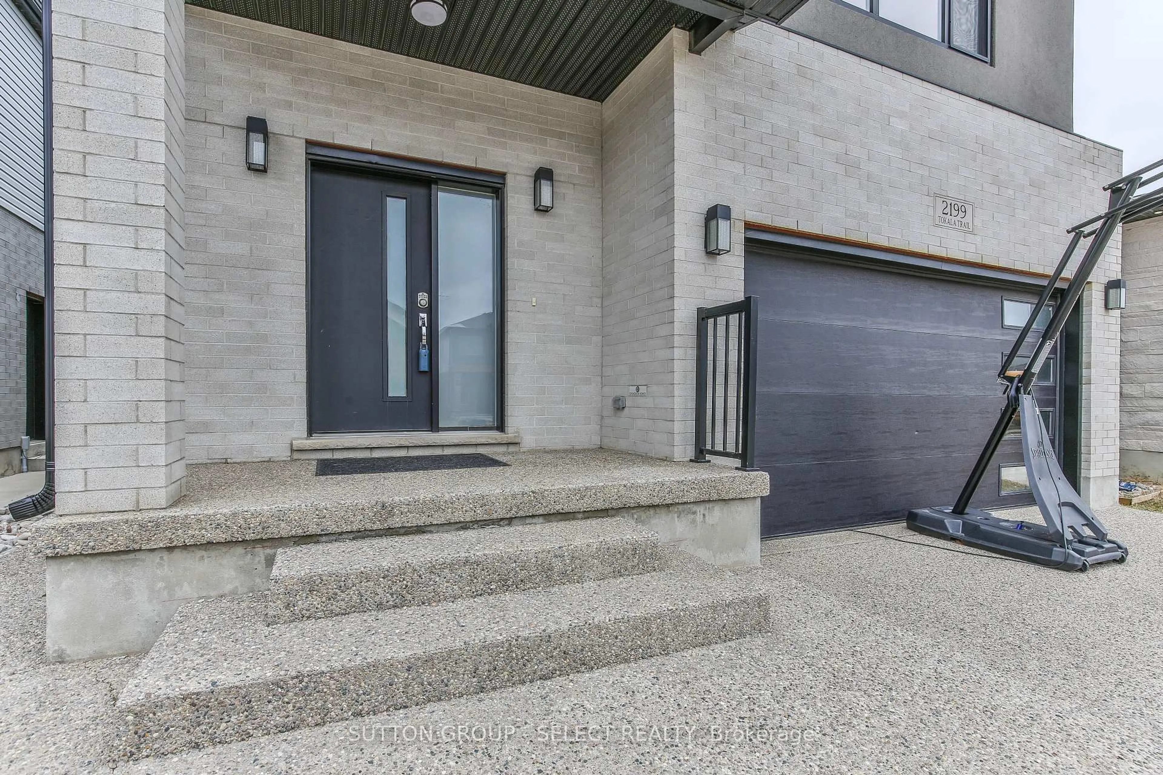 Unknown for 2199 Tokala Tr, London North Ontario N6G 0Z7