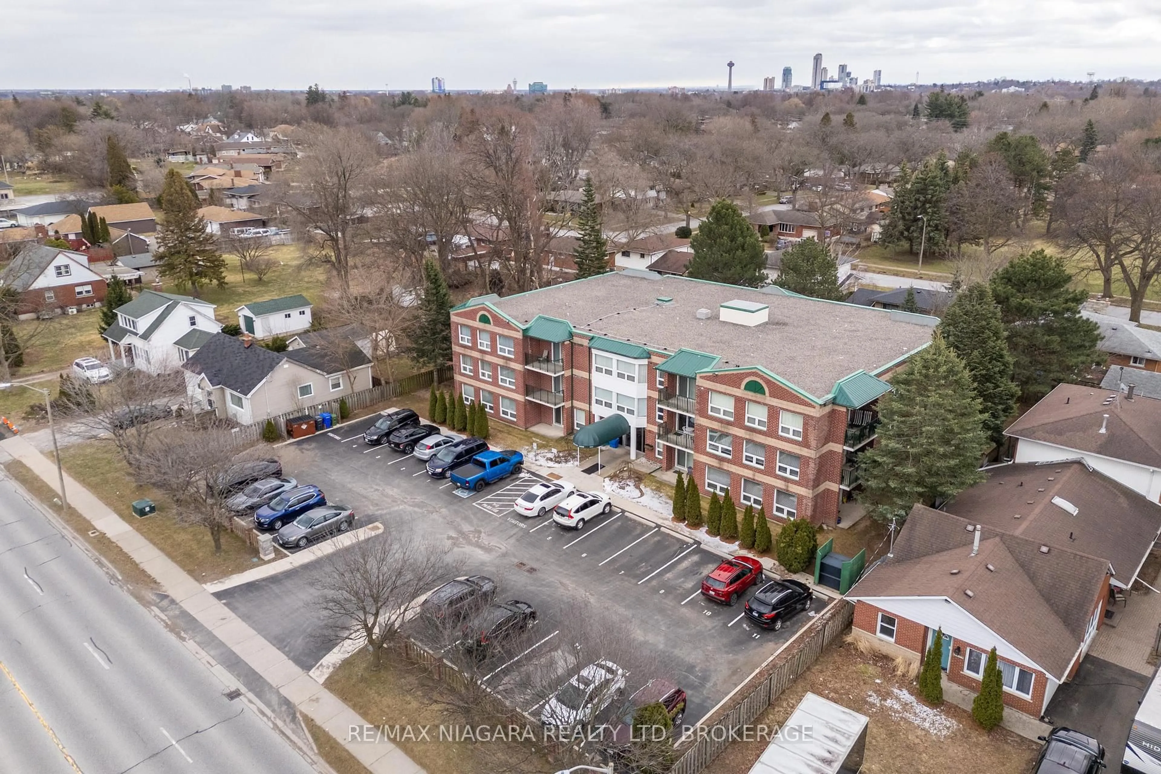A pic from outside/outdoor area/front of a property/back of a property/a pic from drone, unknown for 6704 Thorold Stone Rd #102, Niagara Falls Ontario L2J 1B3