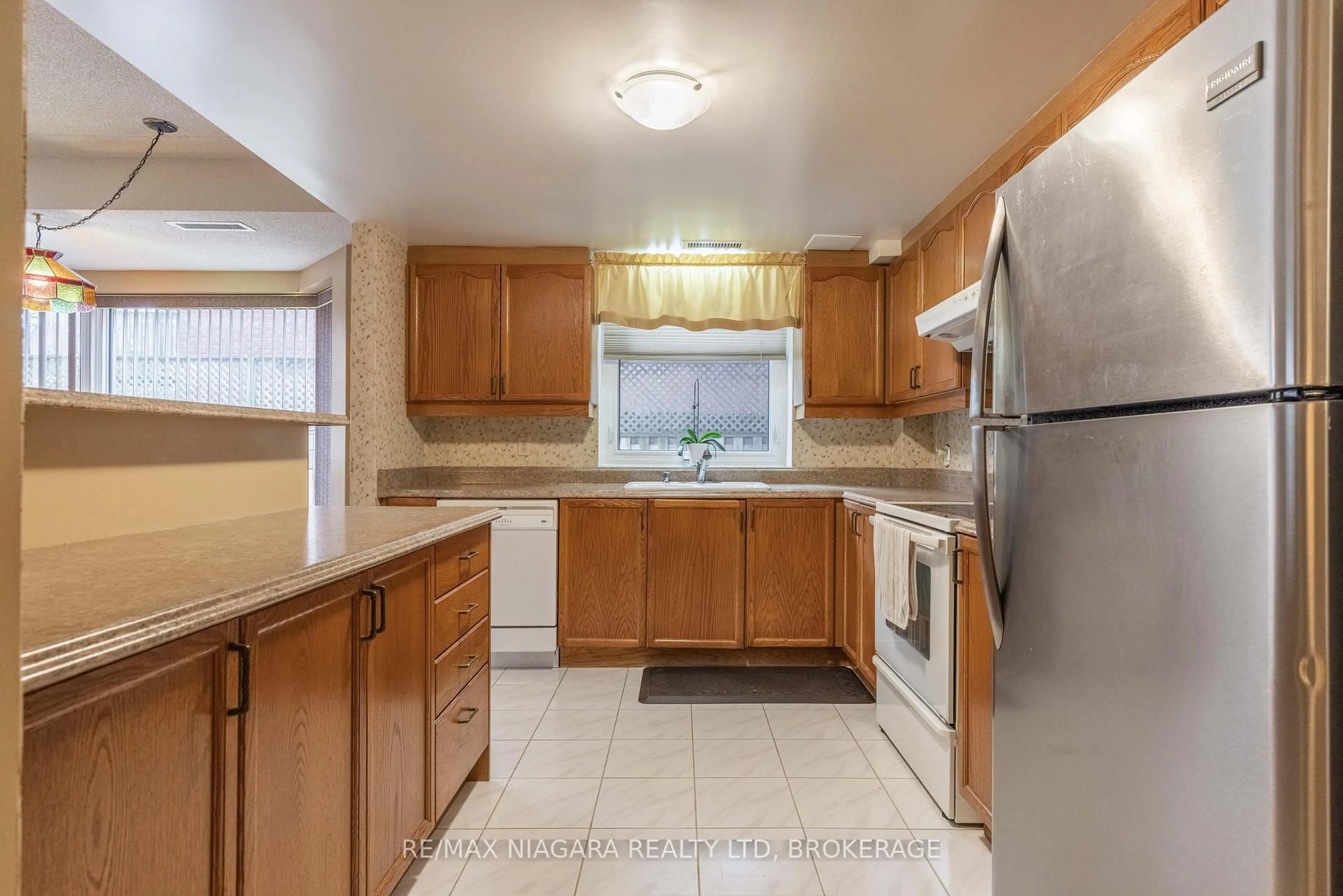 Standard kitchen, unknown for 6704 Thorold Stone Rd #102, Niagara Falls Ontario L2J 1B3