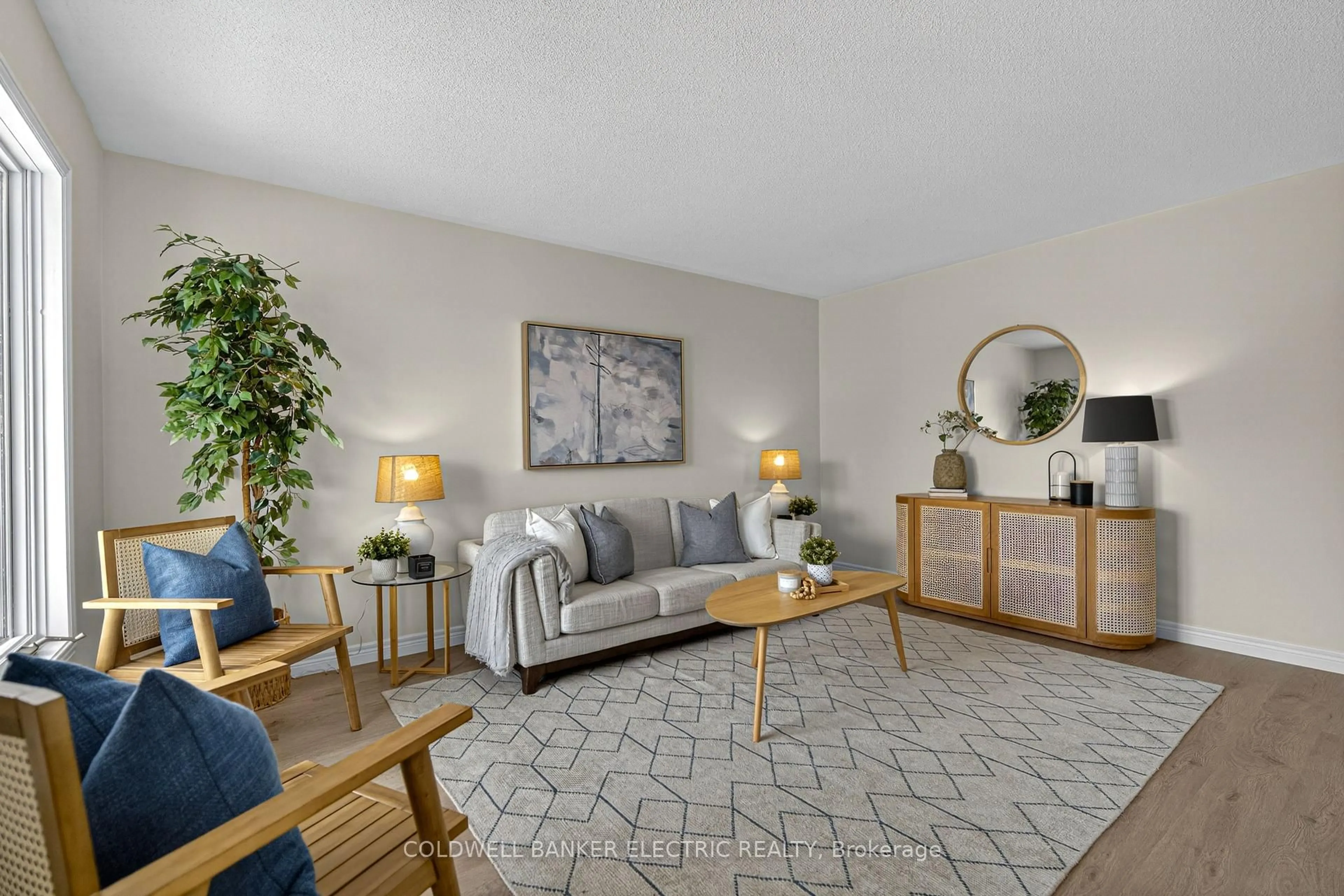 Living room with furniture, unknown for 329 Mary St, Kawartha Lakes Ontario K9V 5X5