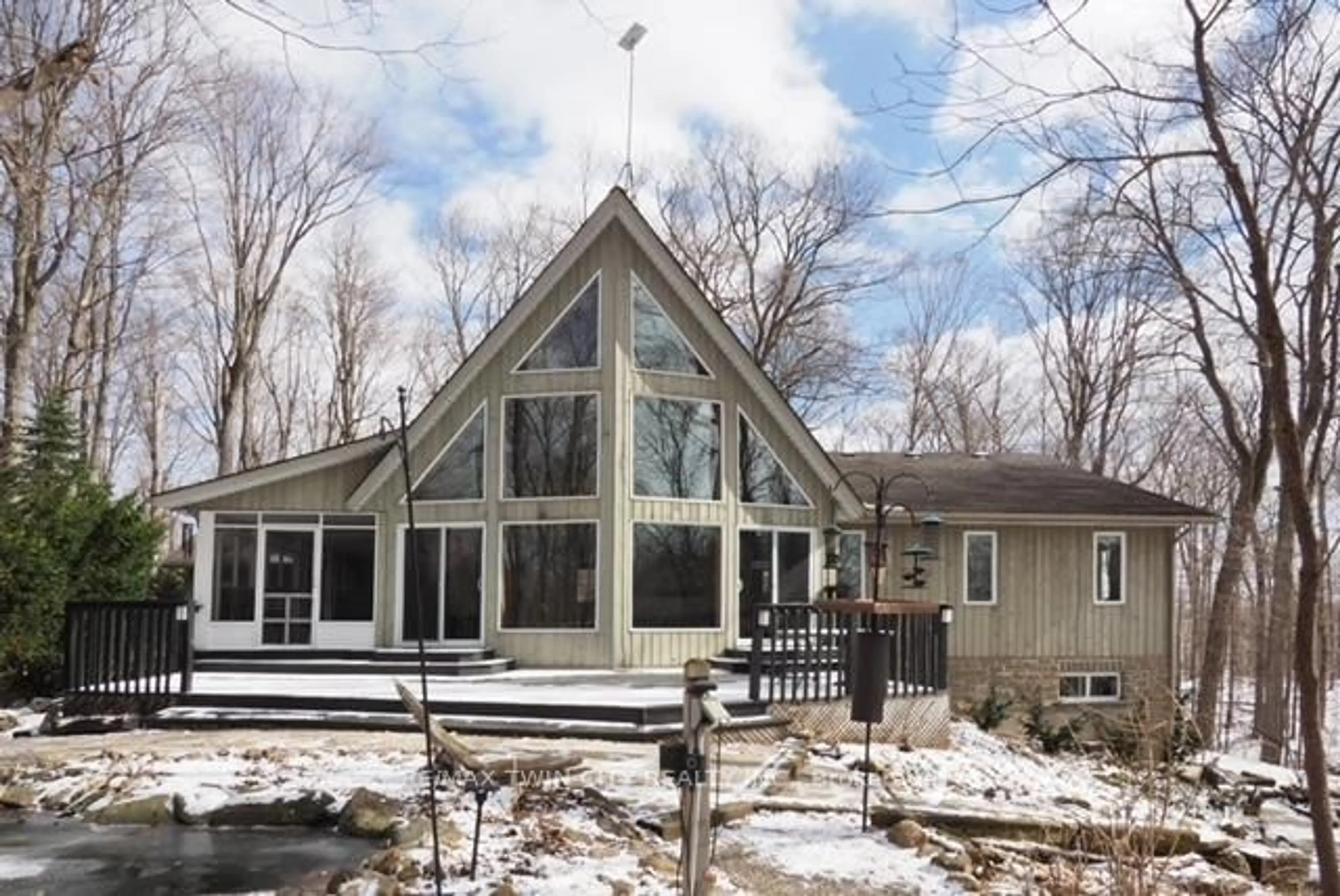 Home with vinyl exterior material, water/lake/river/ocean view for 4436 Concession Road 11 Rd, Puslinch Ontario L0P 1J0