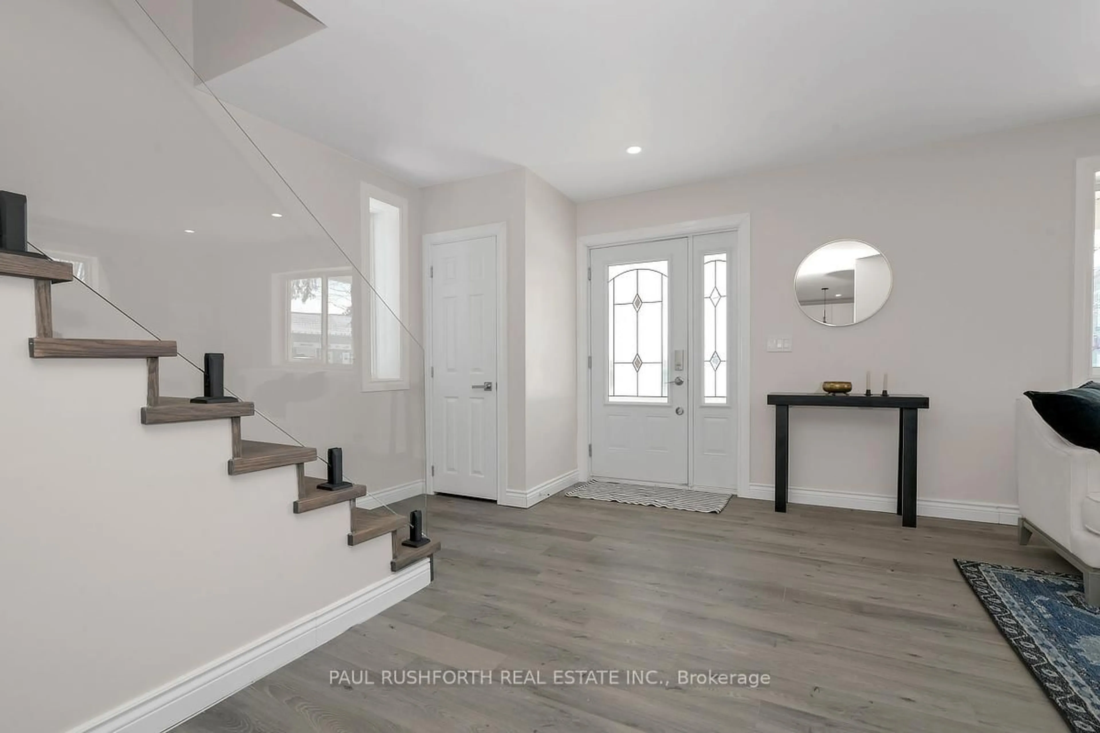 Indoor entryway for 9 Mill St, North Dundas Ontario K0C 1H0