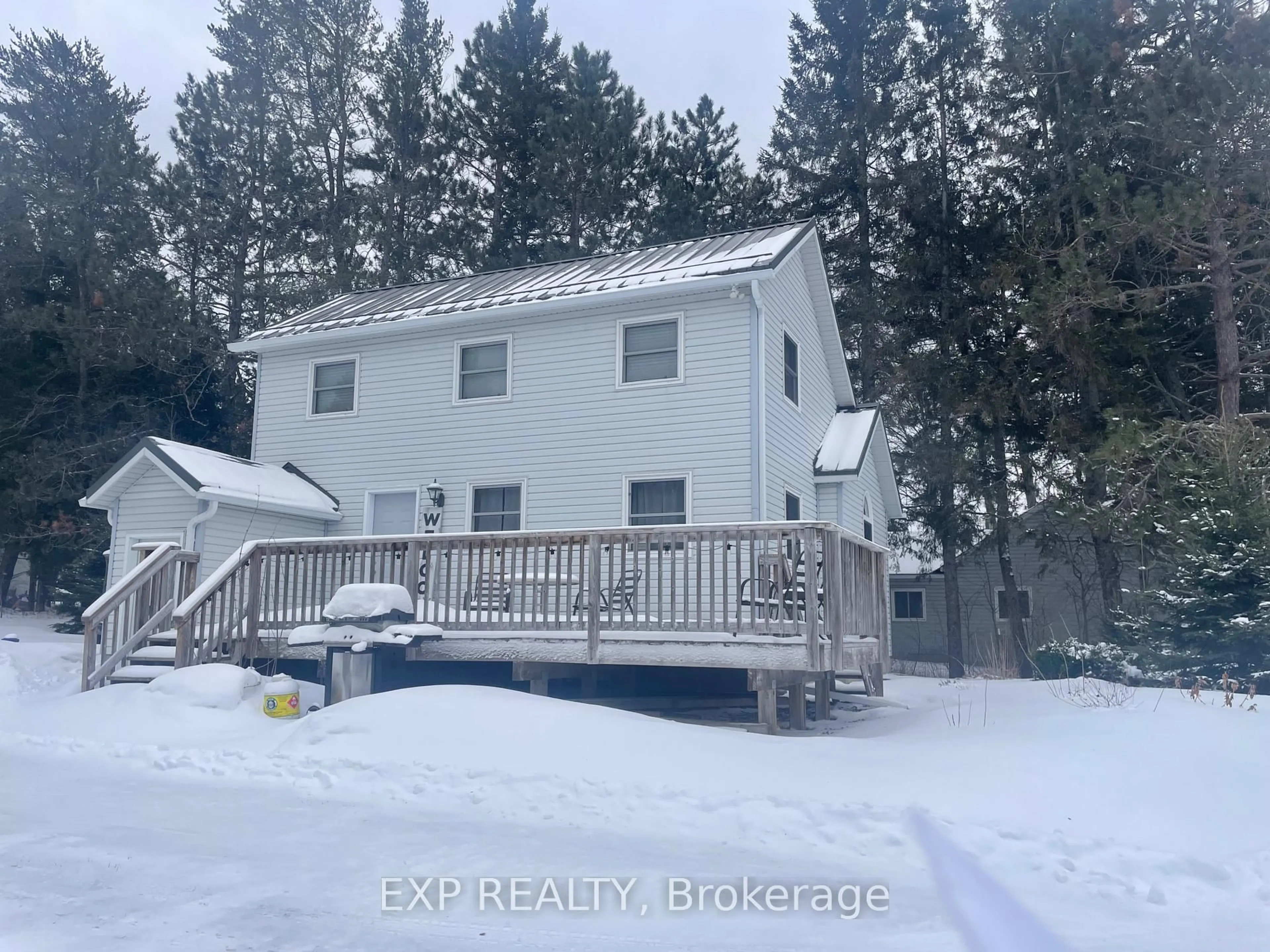 A pic from outside/outdoor area/front of a property/back of a property/a pic from drone, building for 35 Paradise Rd, South Algonquin Ontario K0J 2M0