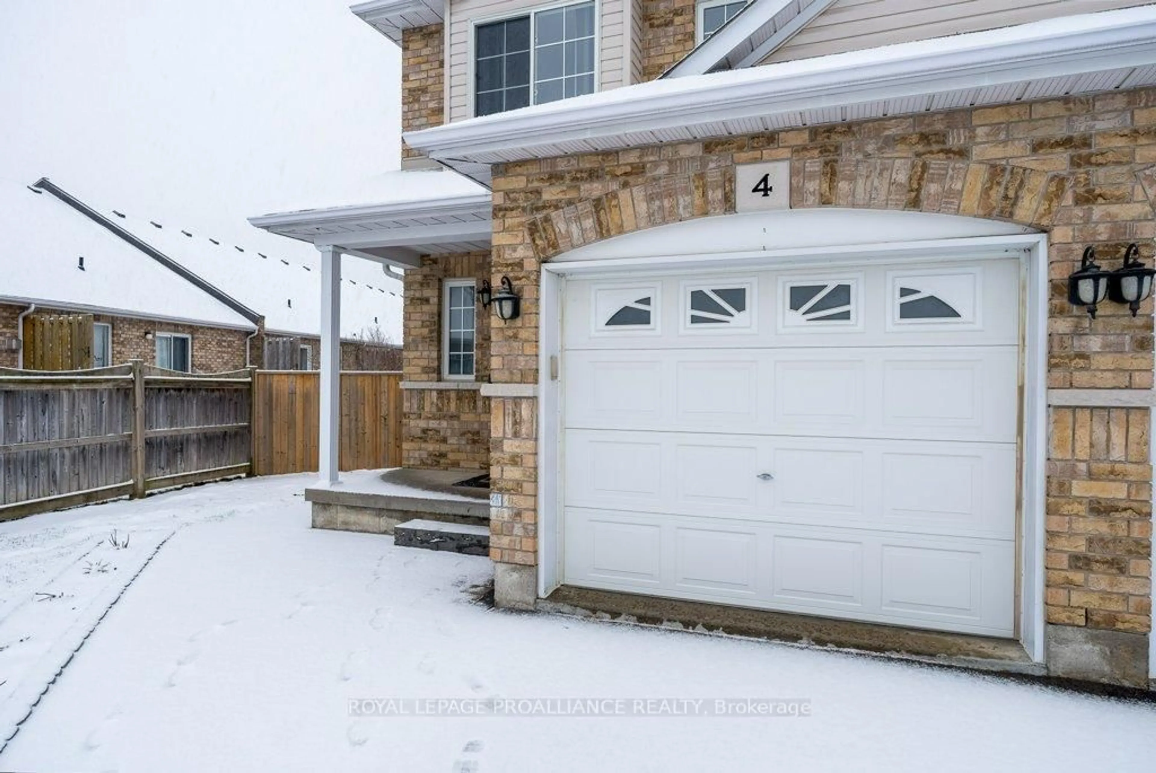 Indoor garage for 4 Ava Crt, Belleville Ontario K8P 0B2