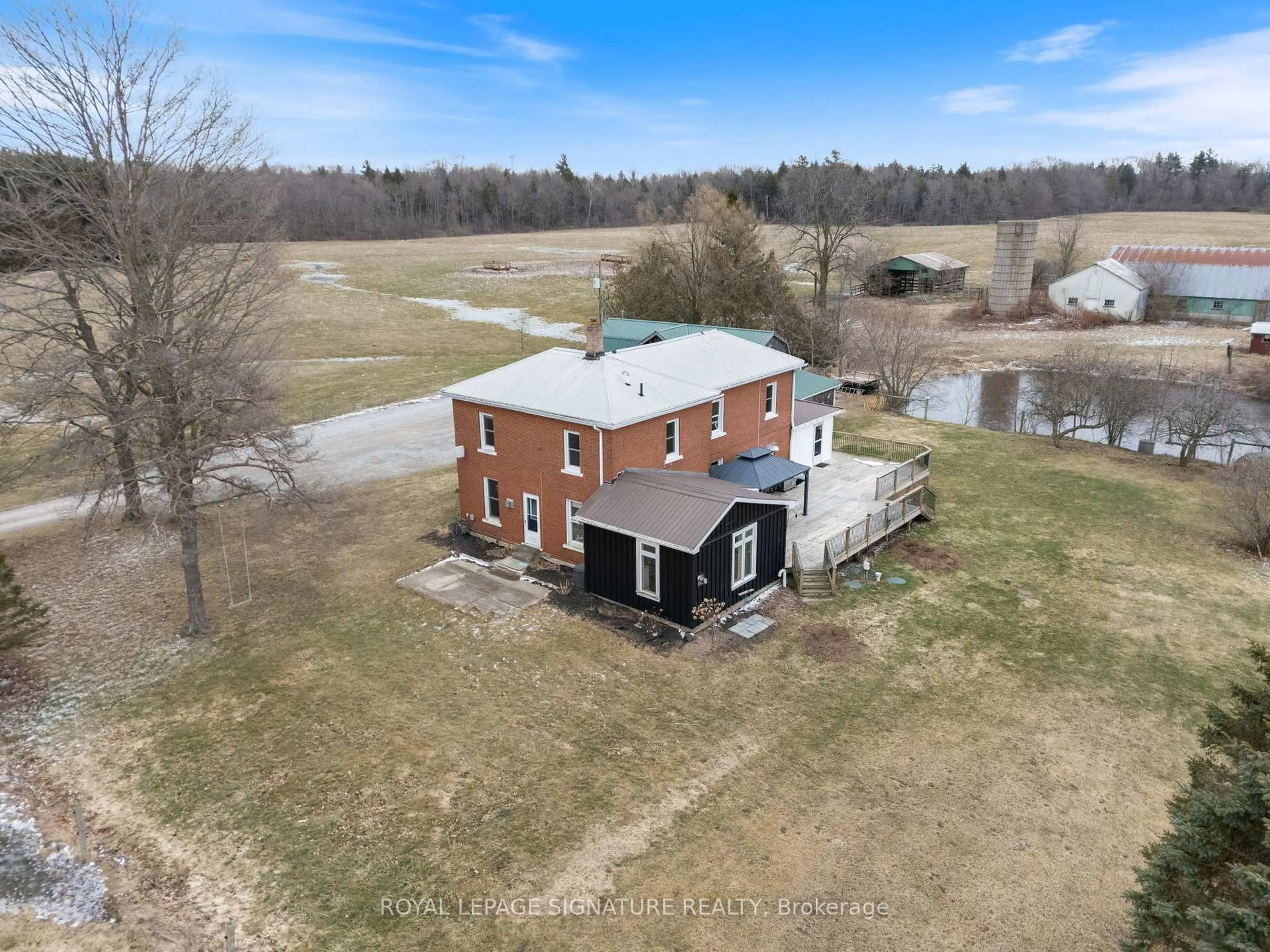 A pic from outside/outdoor area/front of a property/back of a property/a pic from drone, building for 1796 Conc 6 Woodhouse Rd, Norfolk Ontario N3Y 4K4