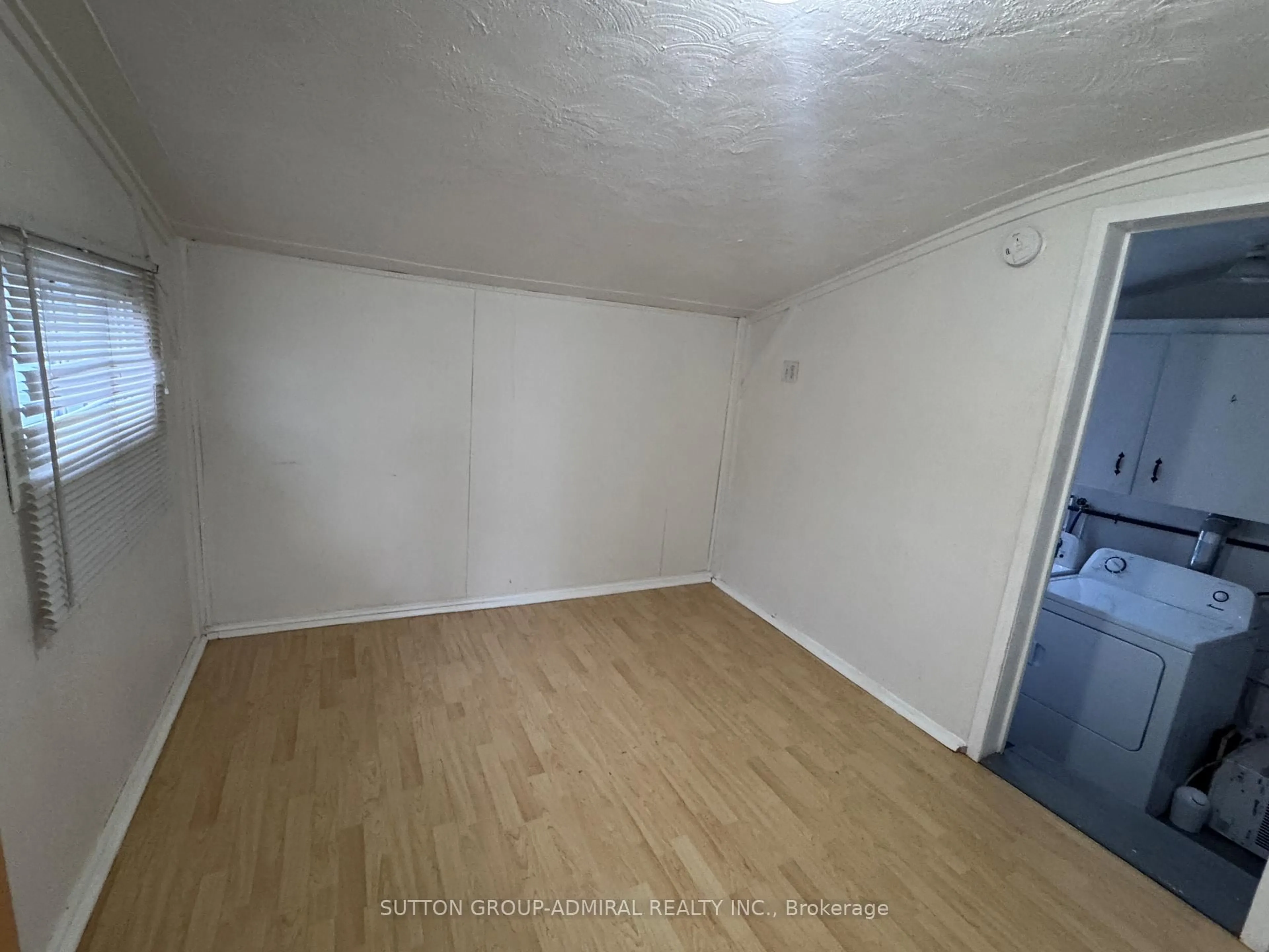 A pic of a room for 305 Crowland Ave, Welland Ontario L3B 1X5