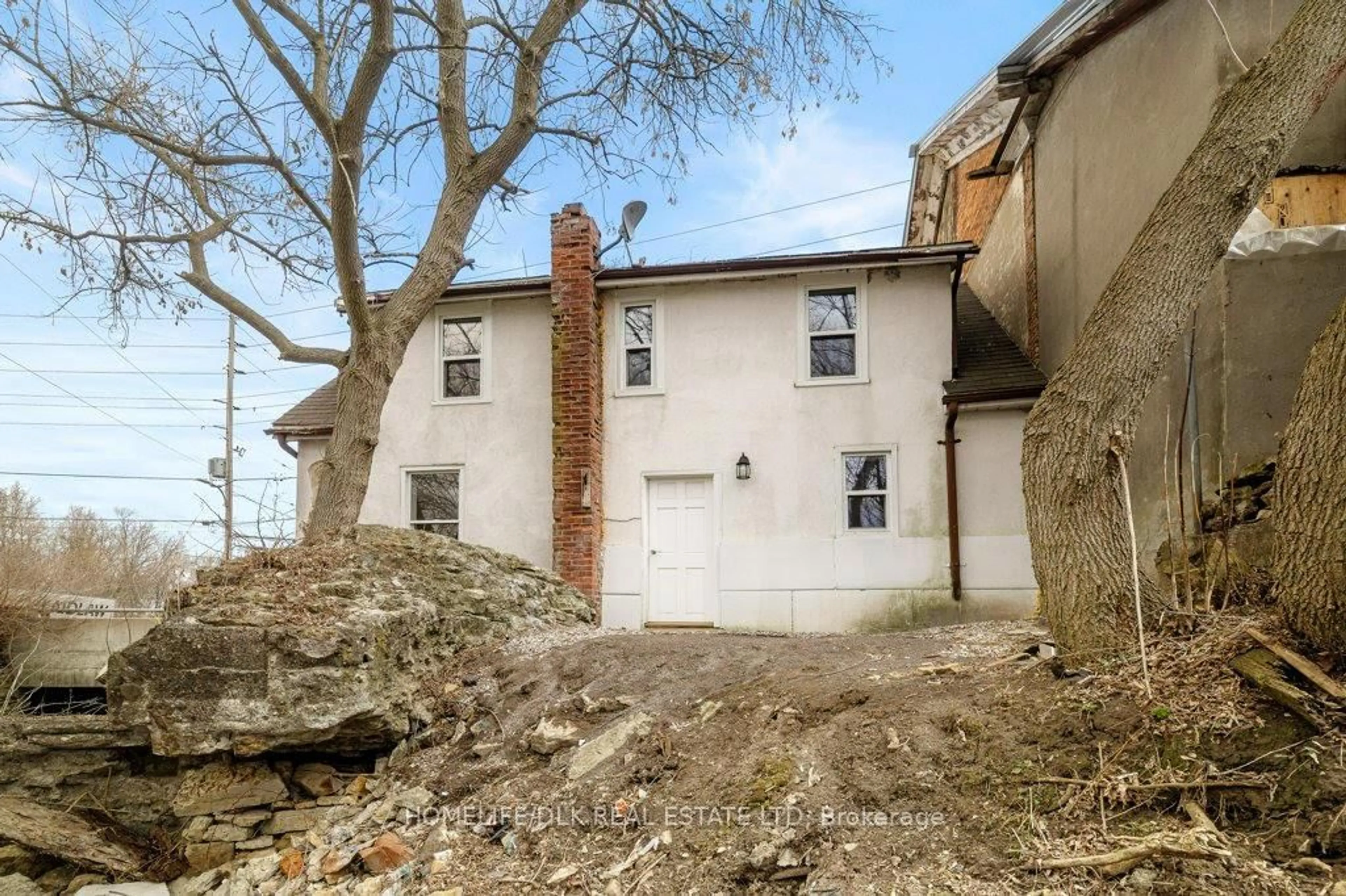 A pic from outside/outdoor area/front of a property/back of a property/a pic from drone, street for 18 Main St, Elizabethtown-Kitley Ontario K0E 1M0