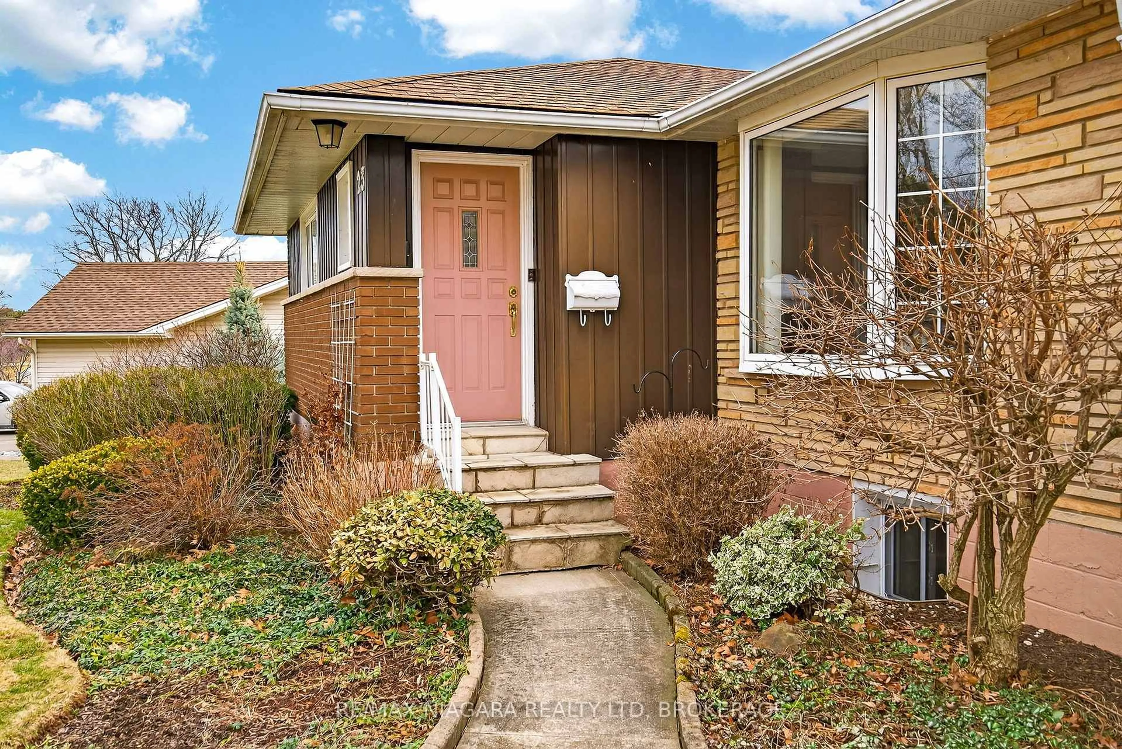 Home with brick exterior material, street for 23 Almond Gdns, Grimsby Ontario L3M 2K2