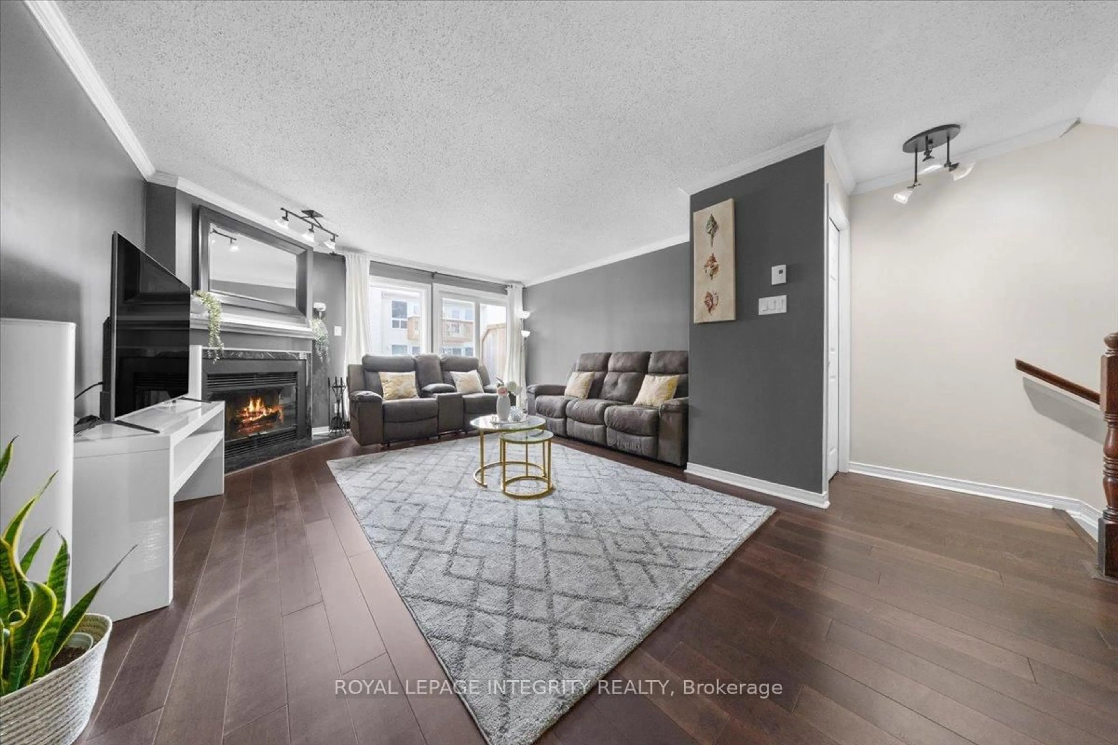 Living room with furniture, wood/laminate floor for 223 Briston Private, Ottawa Ontario K1G 5R5