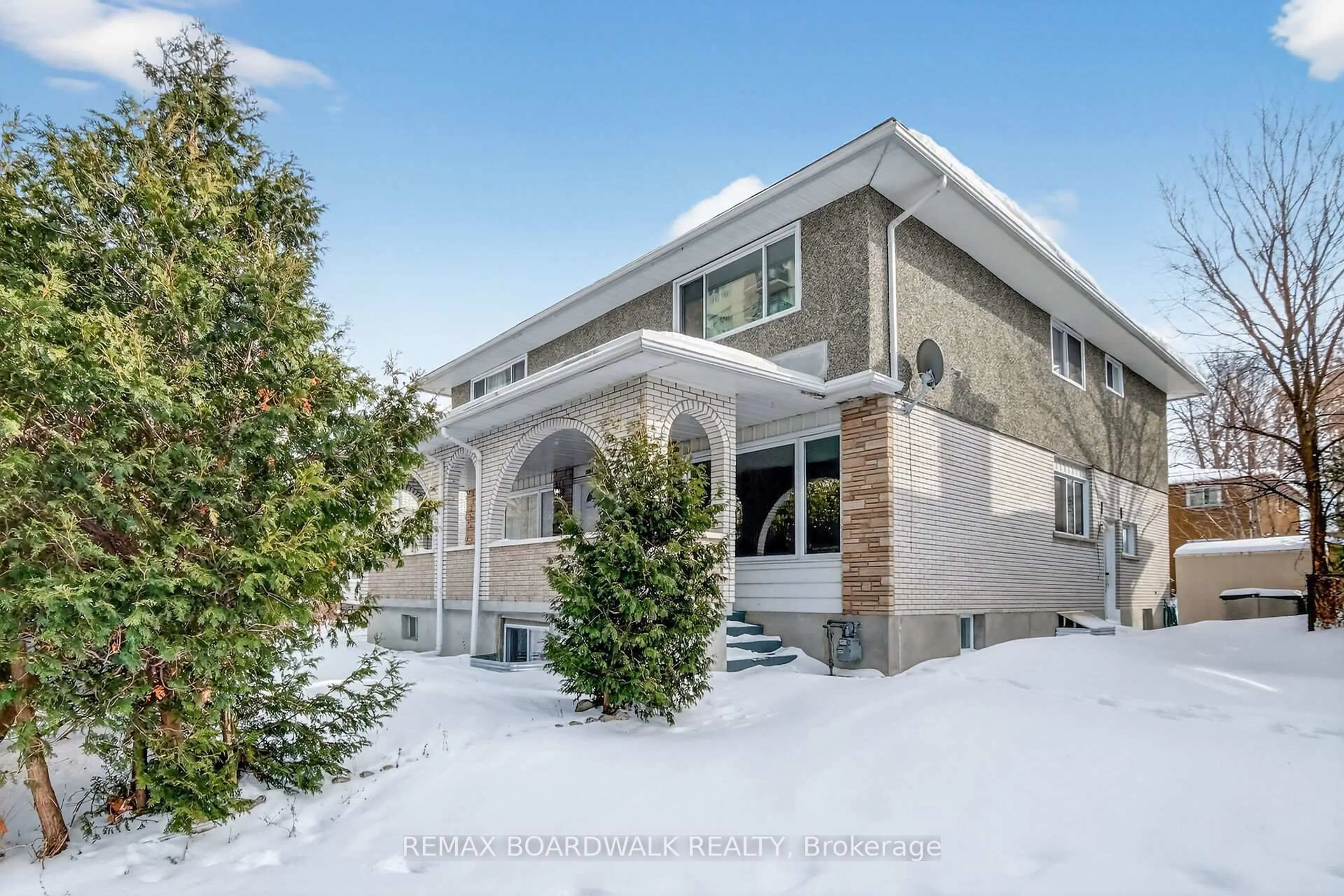 Unknown for 2666 Regina St, Ottawa Ontario K2B 6X8