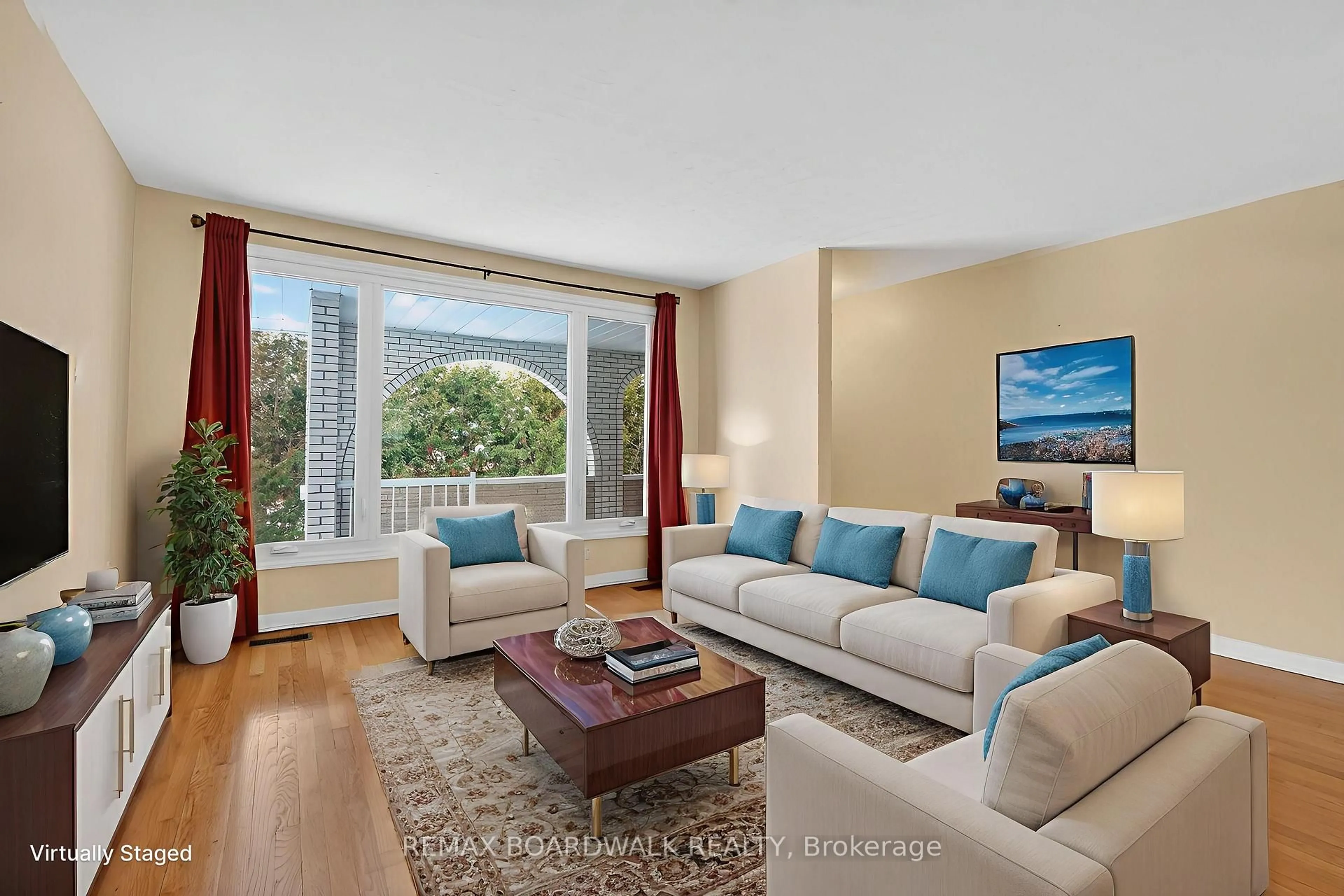 Living room with furniture, unknown for 2666 Regina St, Ottawa Ontario K2B 6X8