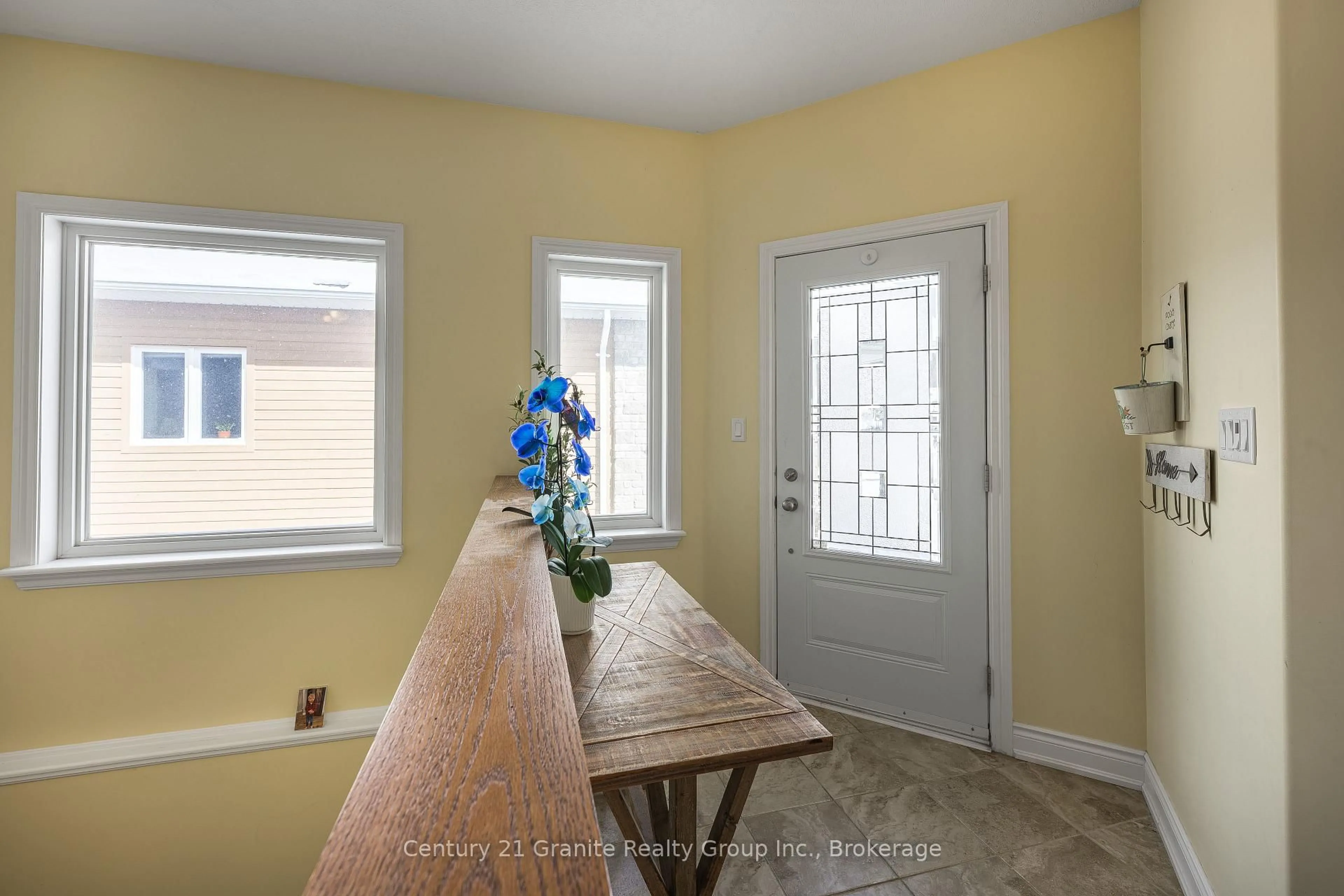 Indoor entryway for 49 Webb Circ, Dysart et al Ontario K0M 1S0