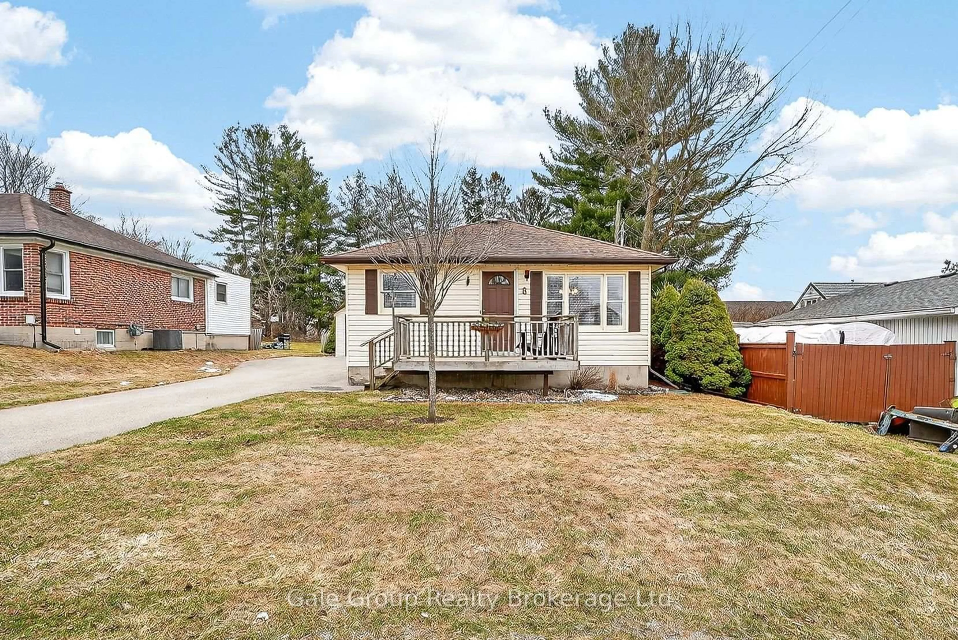 A pic from outside/outdoor area/front of a property/back of a property/a pic from drone, street for 8 William St, South-West Oxford Ontario N4S 7V6