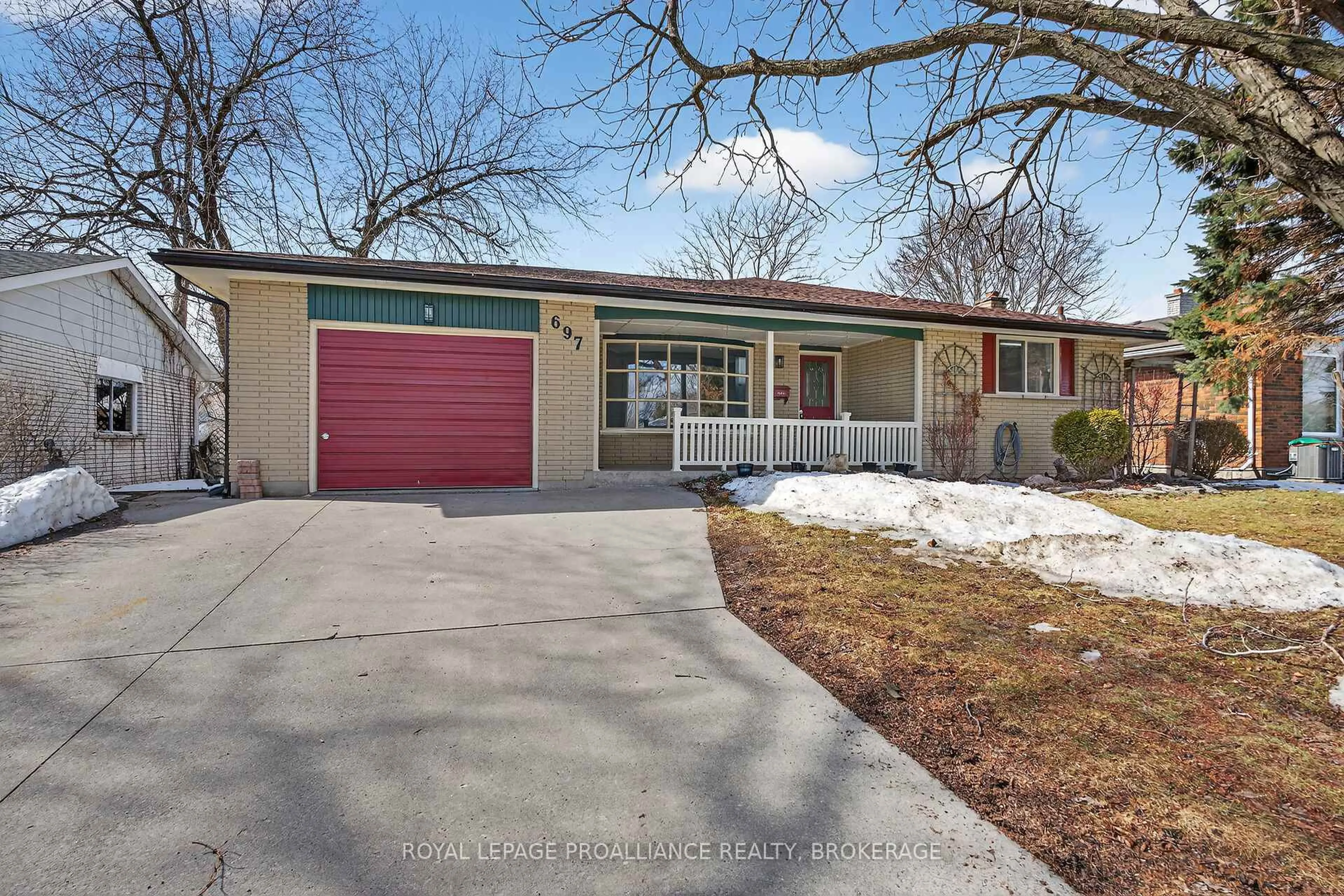 Unknown for 697 Fleet St, Kingston Ontario K7M 5A4