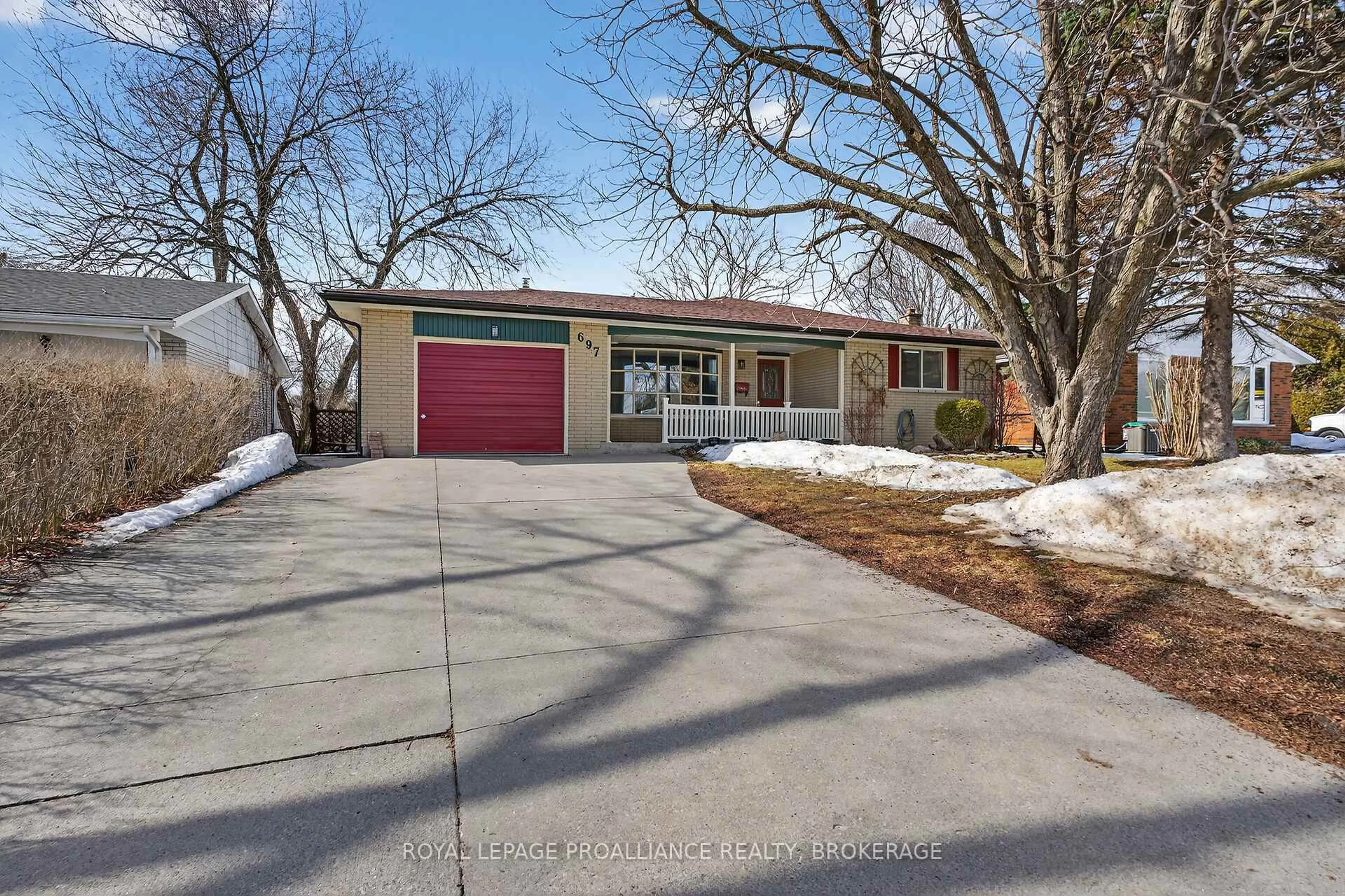 Unknown for 697 Fleet St, Kingston Ontario K7M 5A4