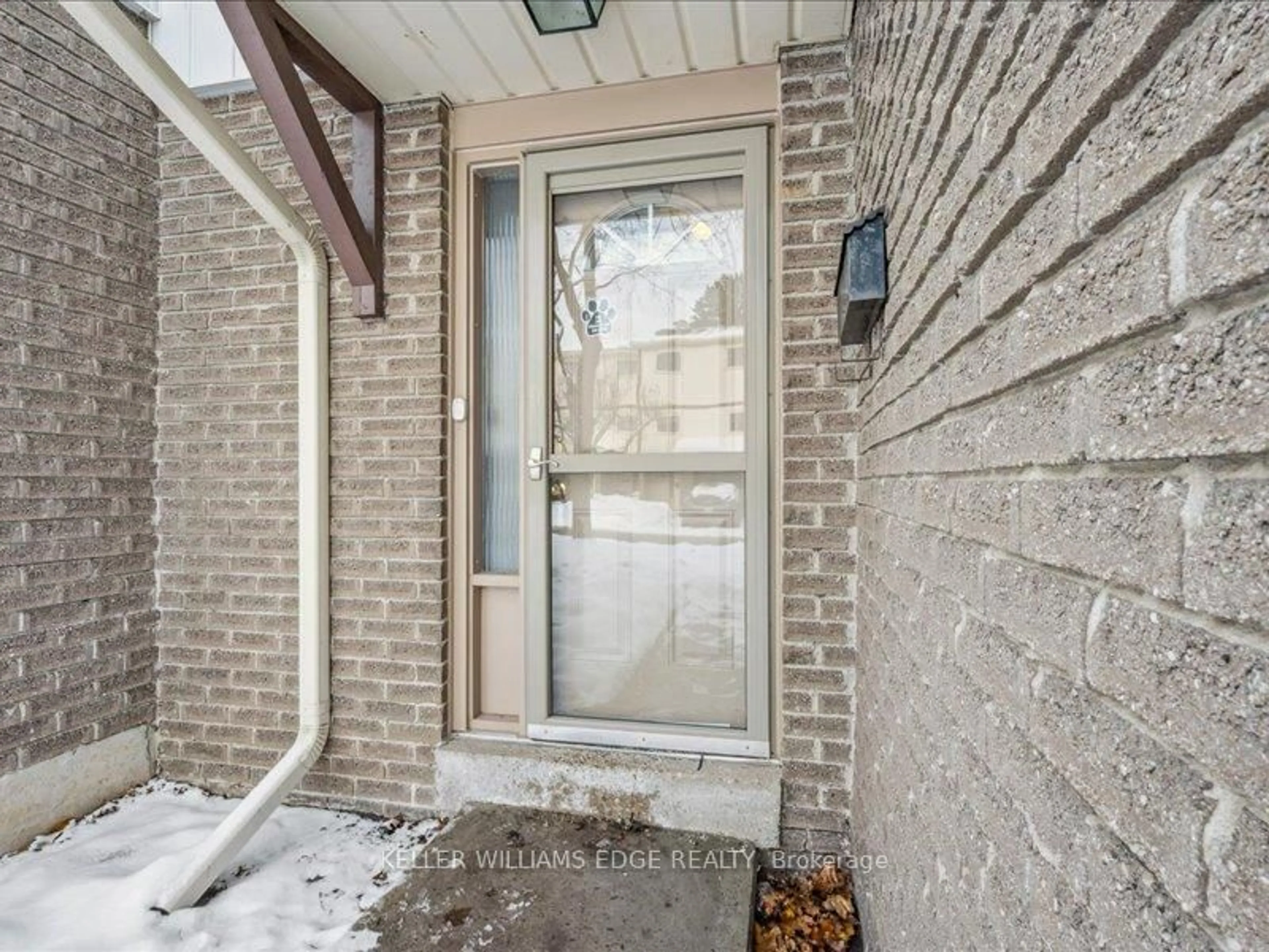 Indoor entryway for 51 Paulander Dr #31, Kitchener Ontario N2M 5E5