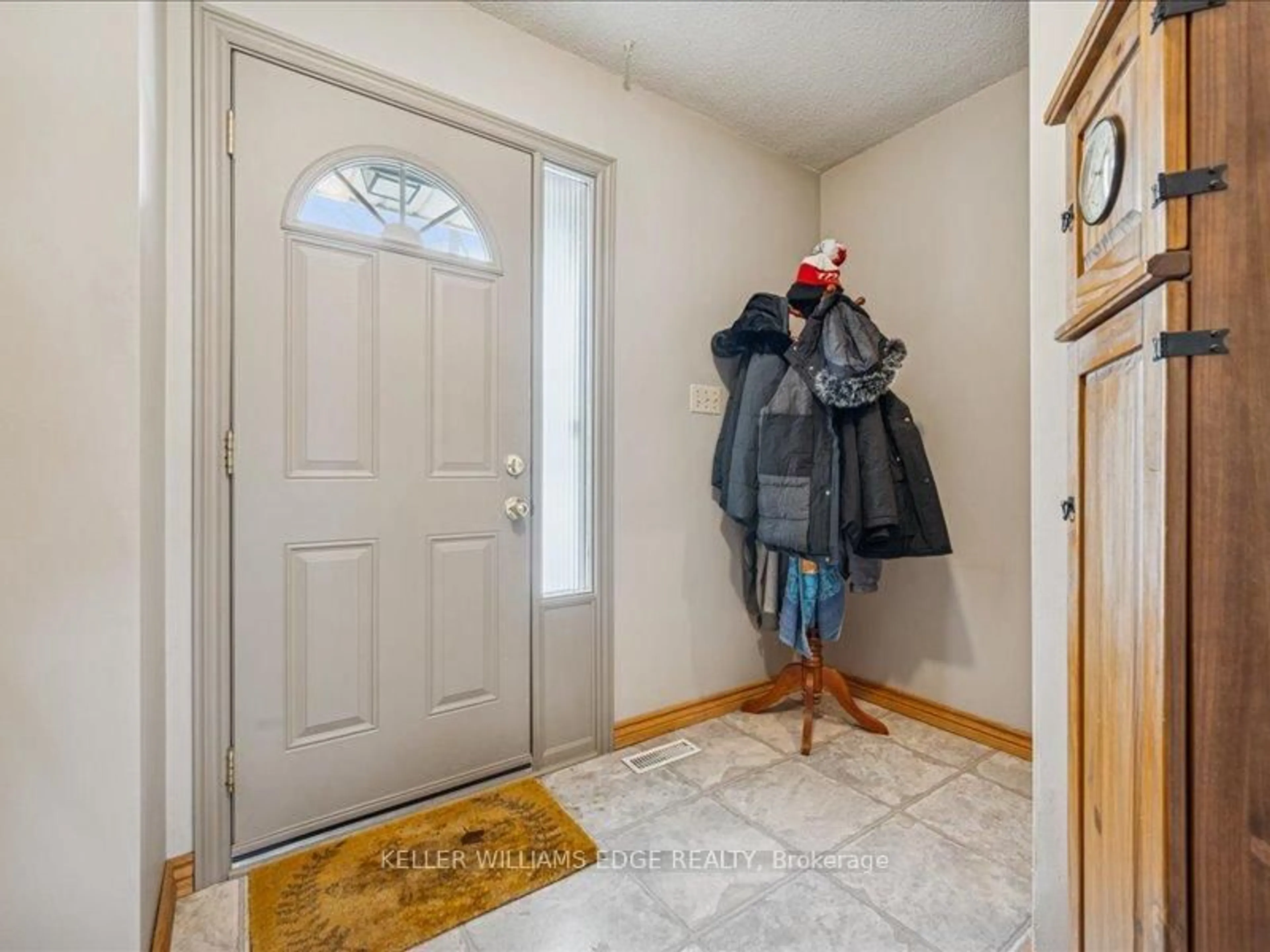 Indoor entryway for 51 Paulander Dr #31, Kitchener Ontario N2M 5E5