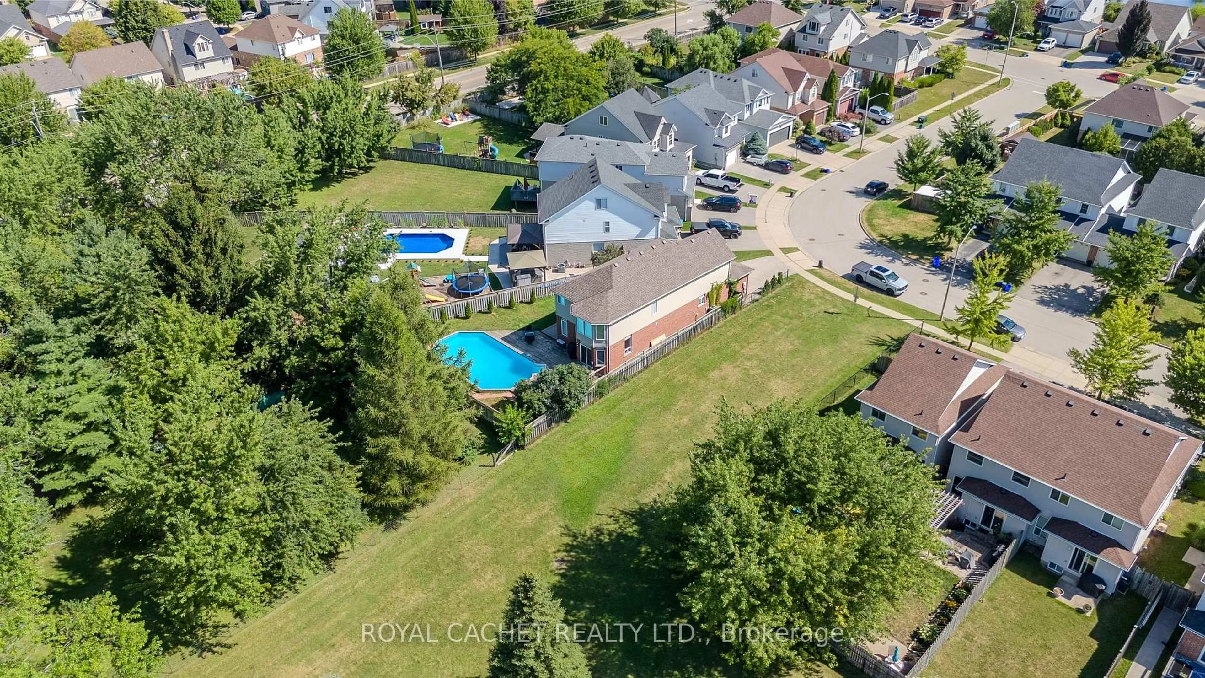 A pic from outside/outdoor area/front of a property/back of a property/a pic from drone, water/lake/river/ocean view for 36 Calvin Crt, Cambridge Ontario N3C 4J5