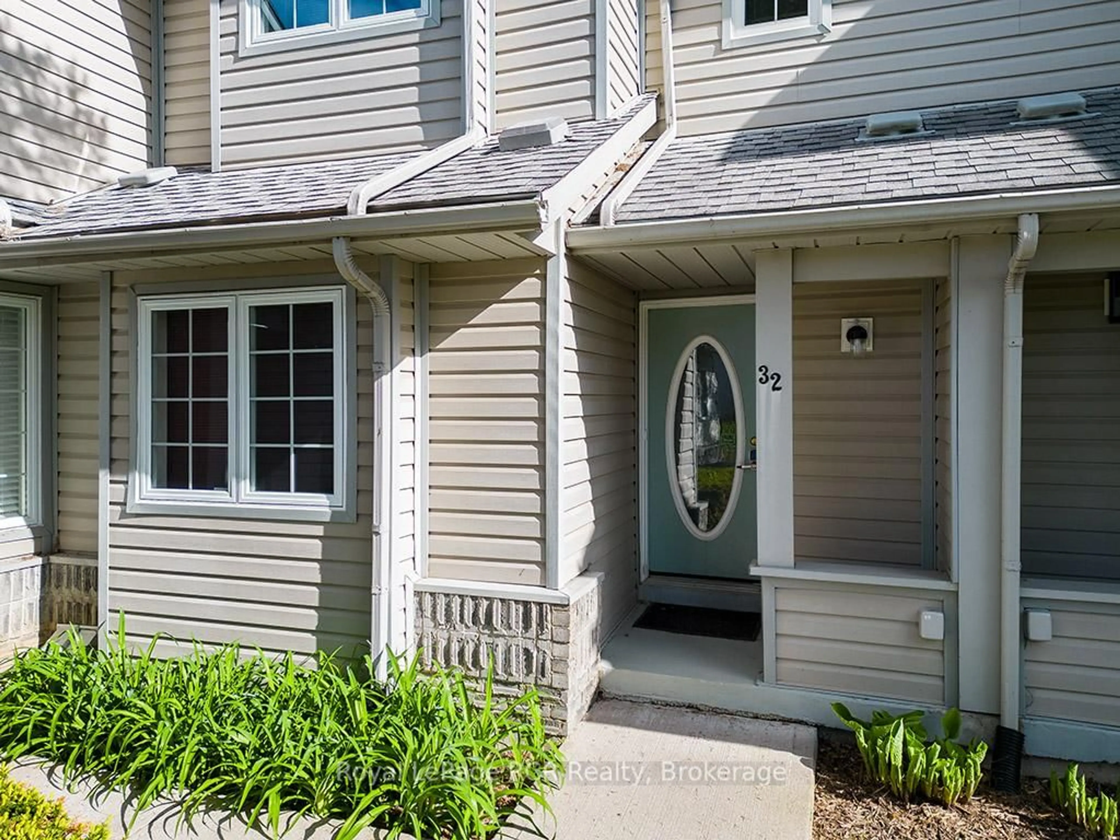 Home with vinyl exterior material, street for 162 Settlers Way #Unit #32, Blue Mountains Ontario L9Y 0M4