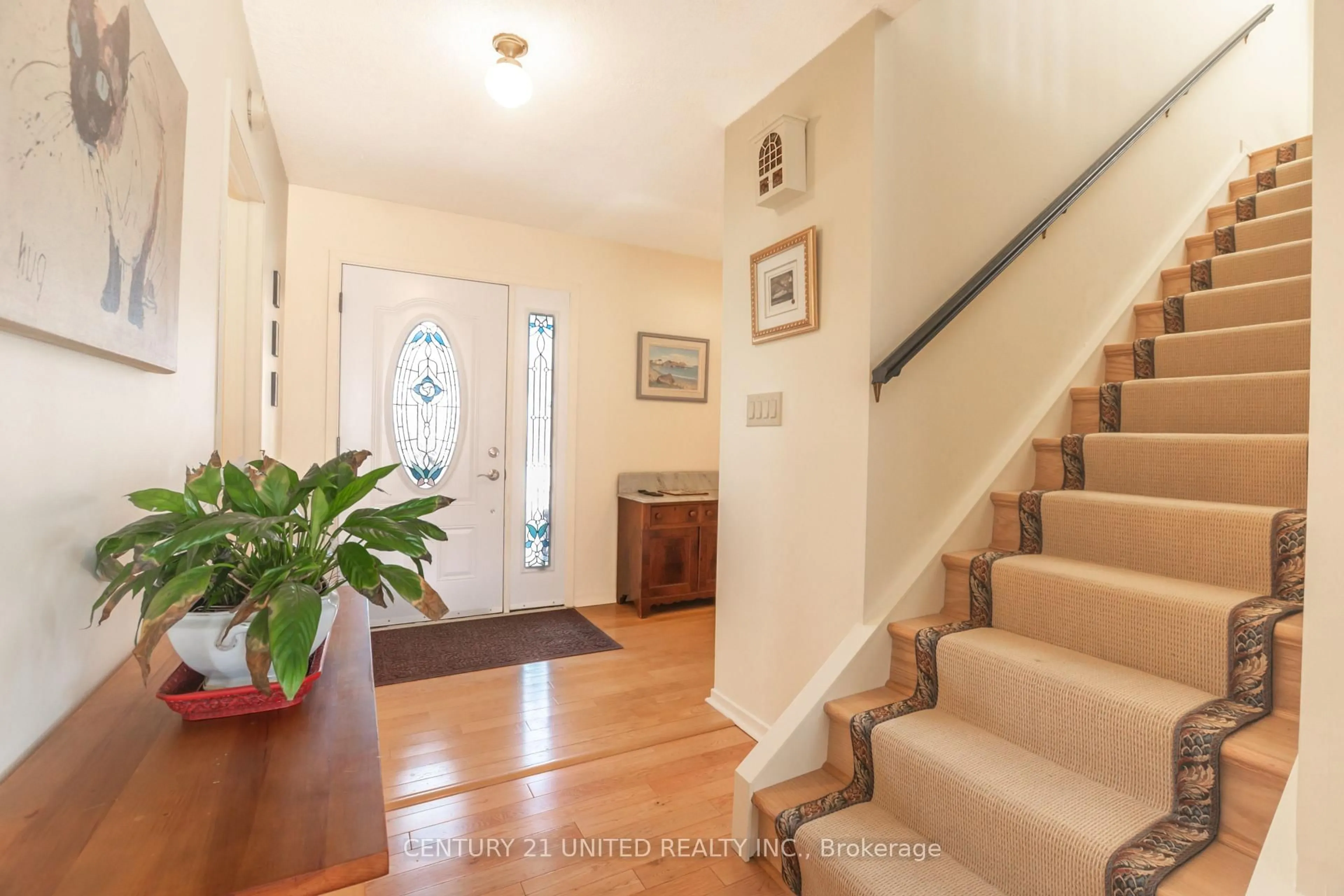 Indoor entryway for 289 County Rd 8, Trent Hills Ontario K0L 1L0