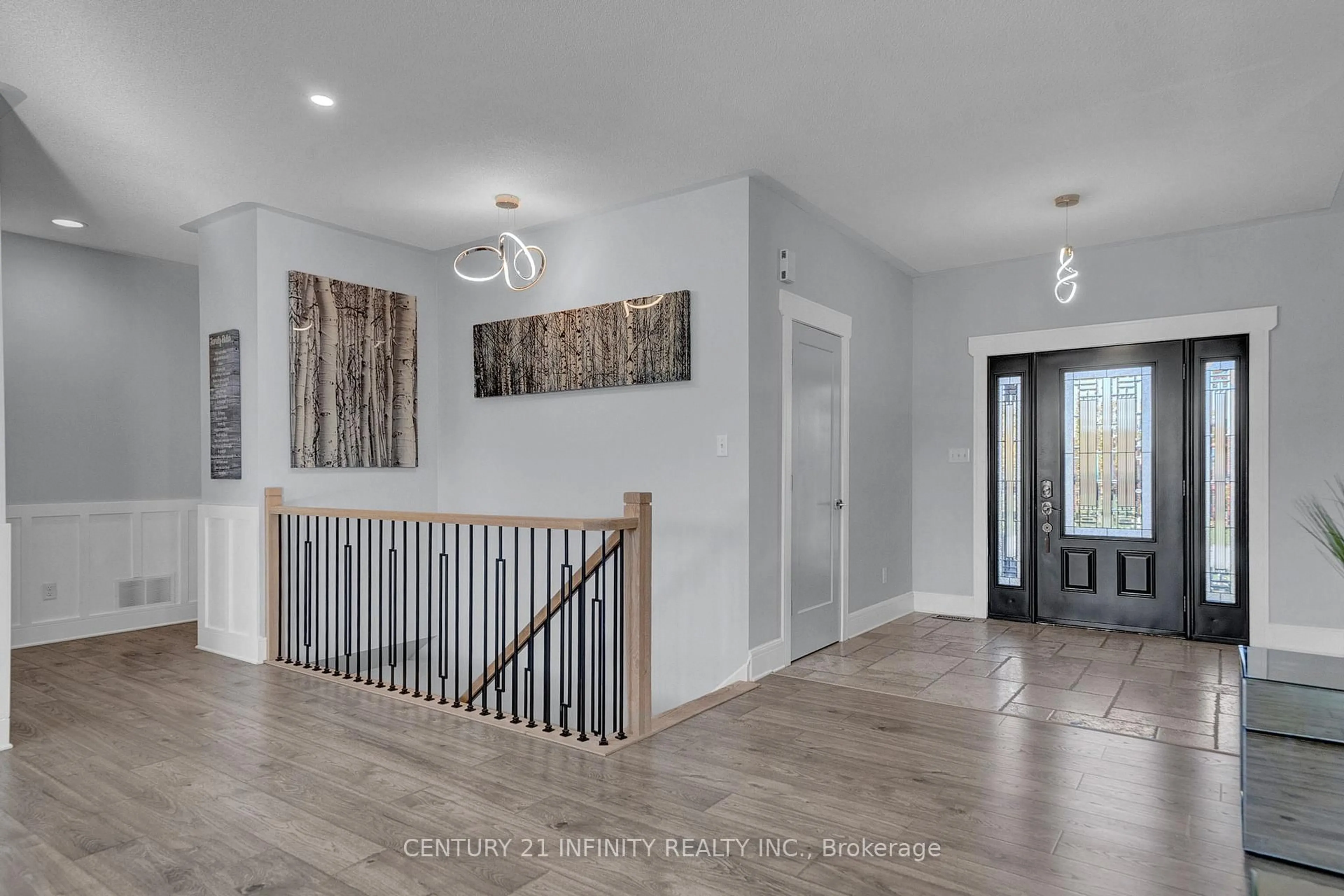 Indoor entryway for 222 Southcrest Dr, Kawartha Lakes Ontario L0C 1G0