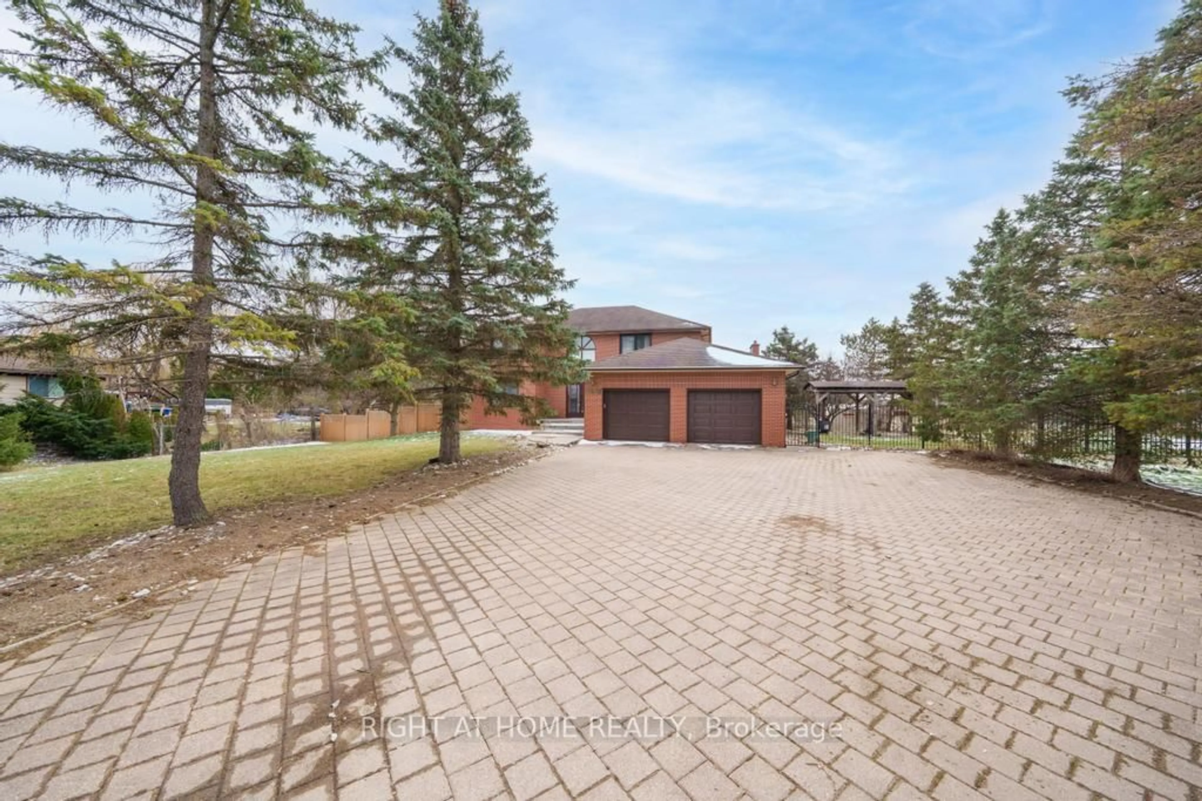 A pic from outside/outdoor area/front of a property/back of a property/a pic from drone, unknown for 1055 Golf Club Rd, Hamilton Ontario L0R 1P0