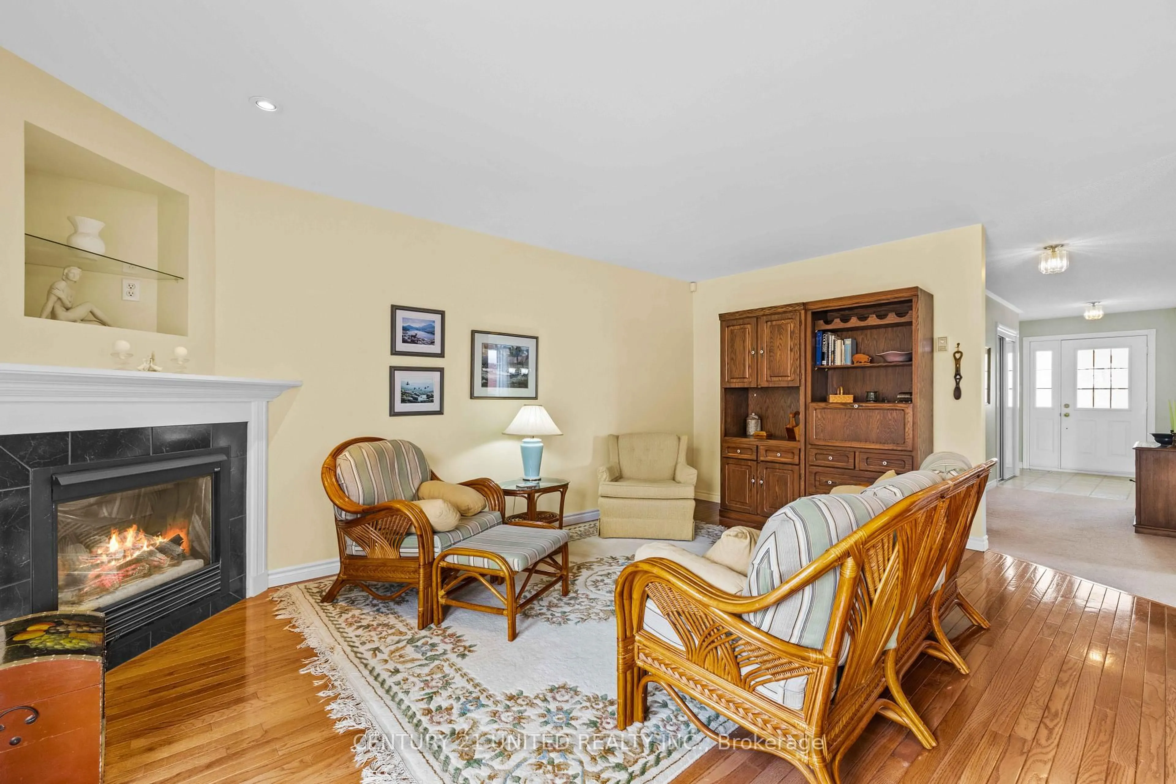 Living room with furniture, wood/laminate floor for 2903 Jennifer Dr, Peterborough Ontario K9L 1Z5