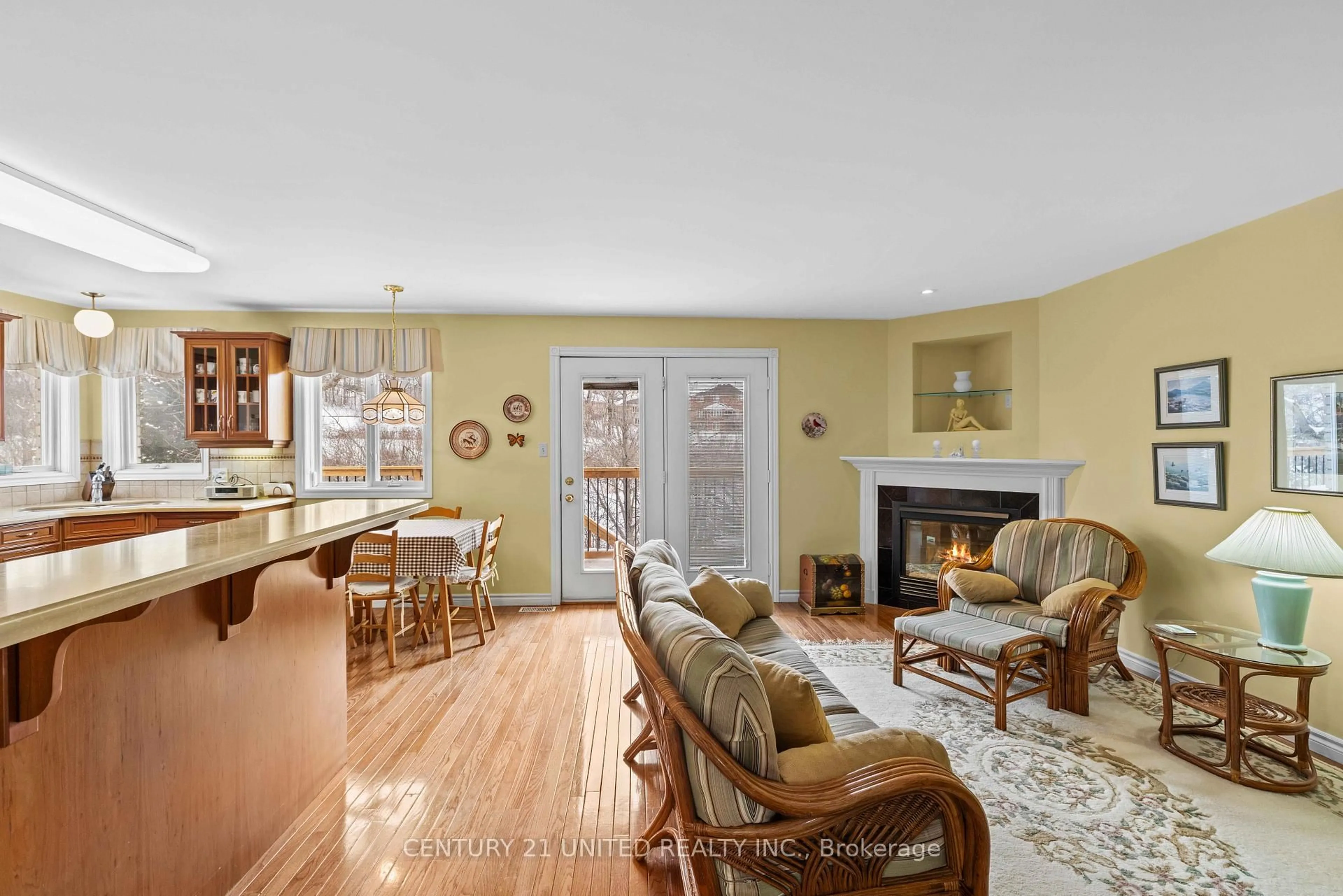 Living room with furniture, unknown for 2903 Jennifer Dr, Peterborough Ontario K9L 1Z5