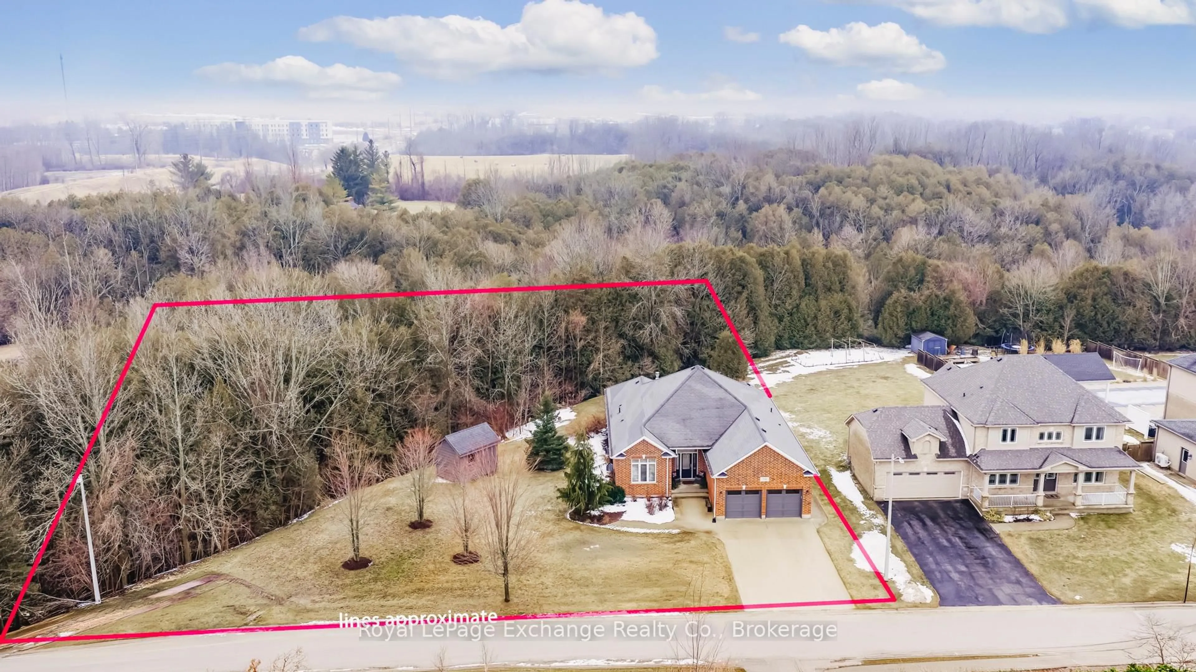 A pic from outside/outdoor area/front of a property/back of a property/a pic from drone, unknown for 592 Hunter St, Kincardine Ontario N2Z 0B2