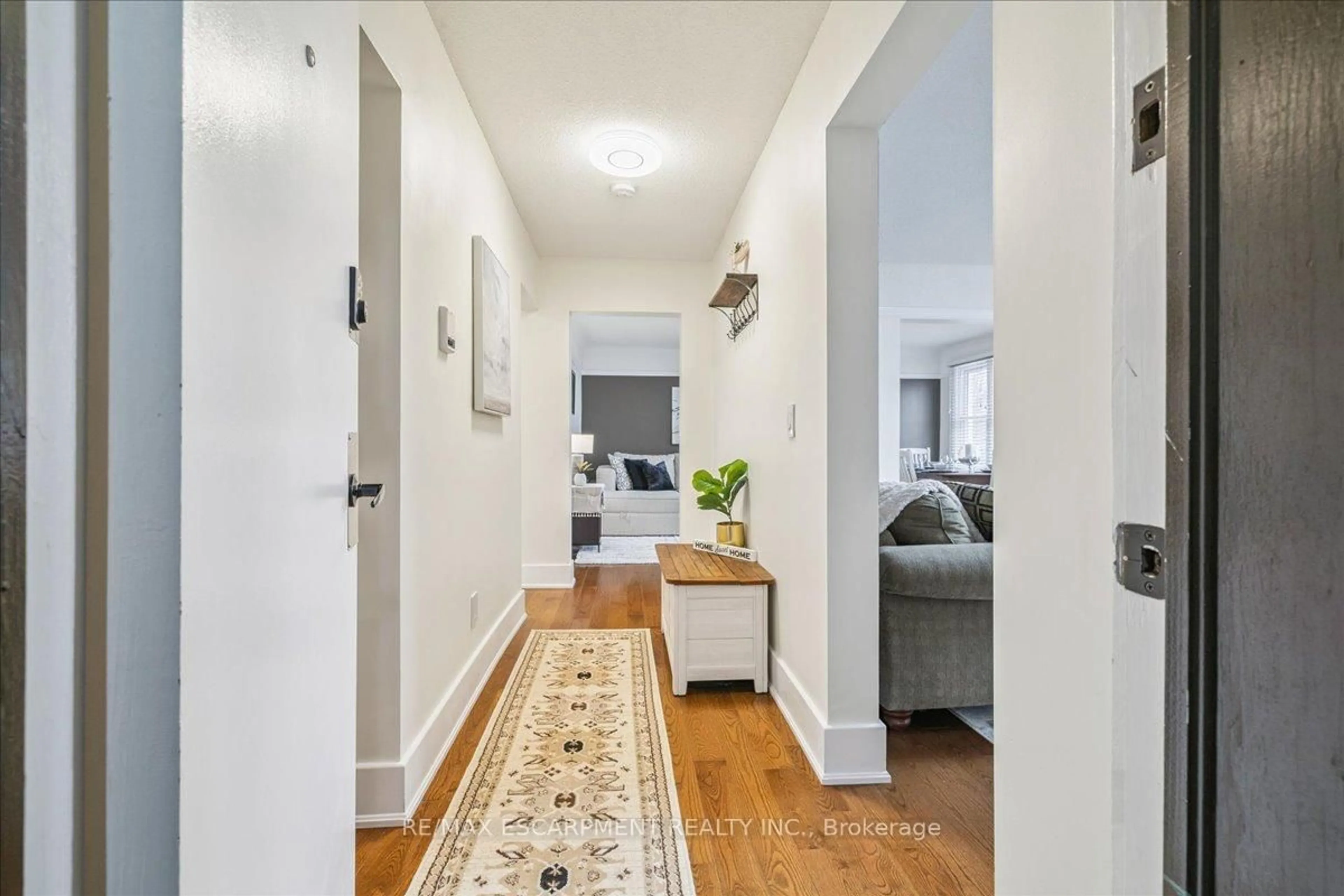 Indoor entryway for 21 Mountwood Ave #6, Hamilton Ontario L8N 2G8