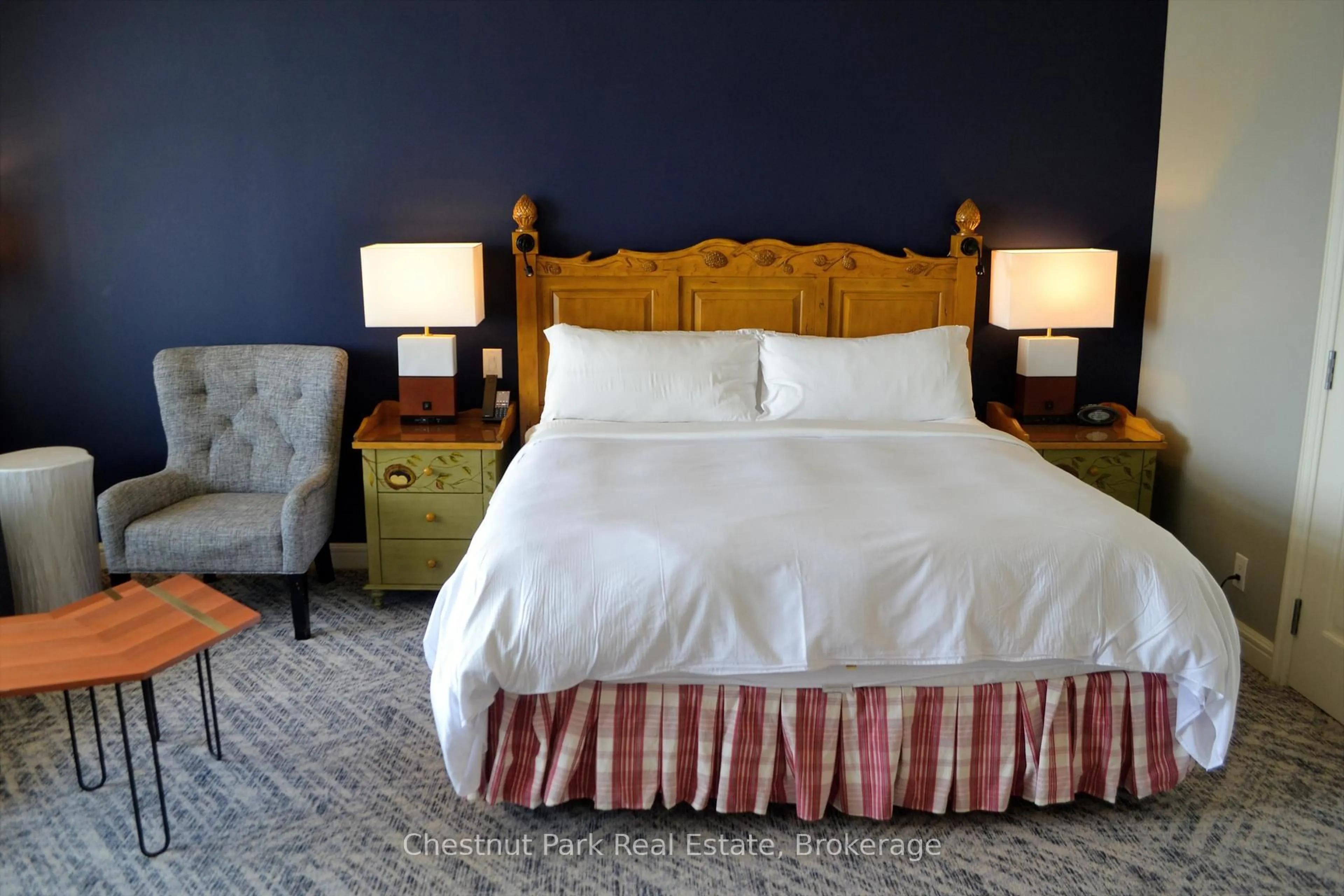 Bedroom with bed, carpet floor for 1050 PAIGNTON HOUSE Rd #1245, Muskoka Lakes Ontario P0B 1G0