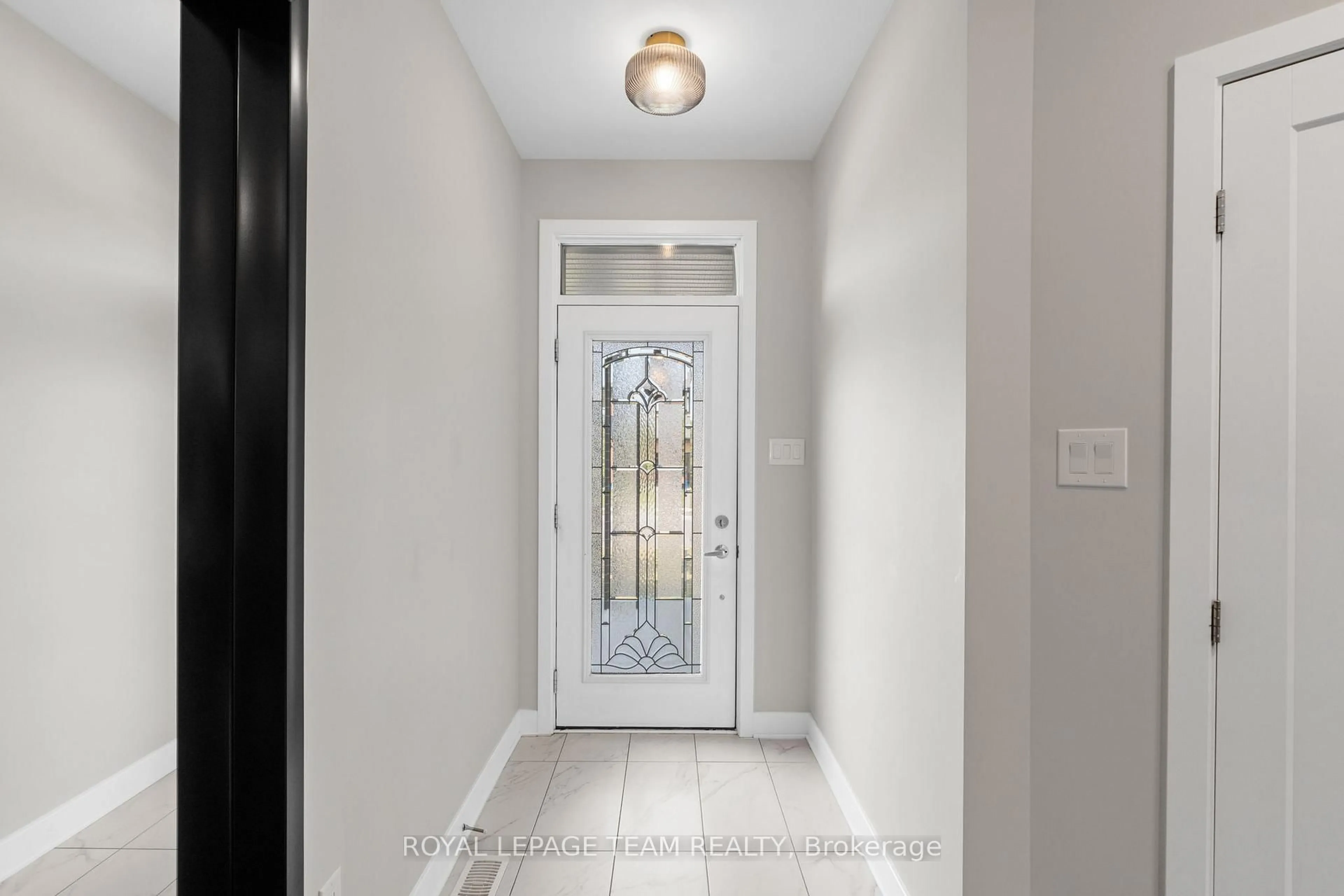 Indoor entryway for 171 Bristol Cres, North Grenville Ontario K0G 1J0