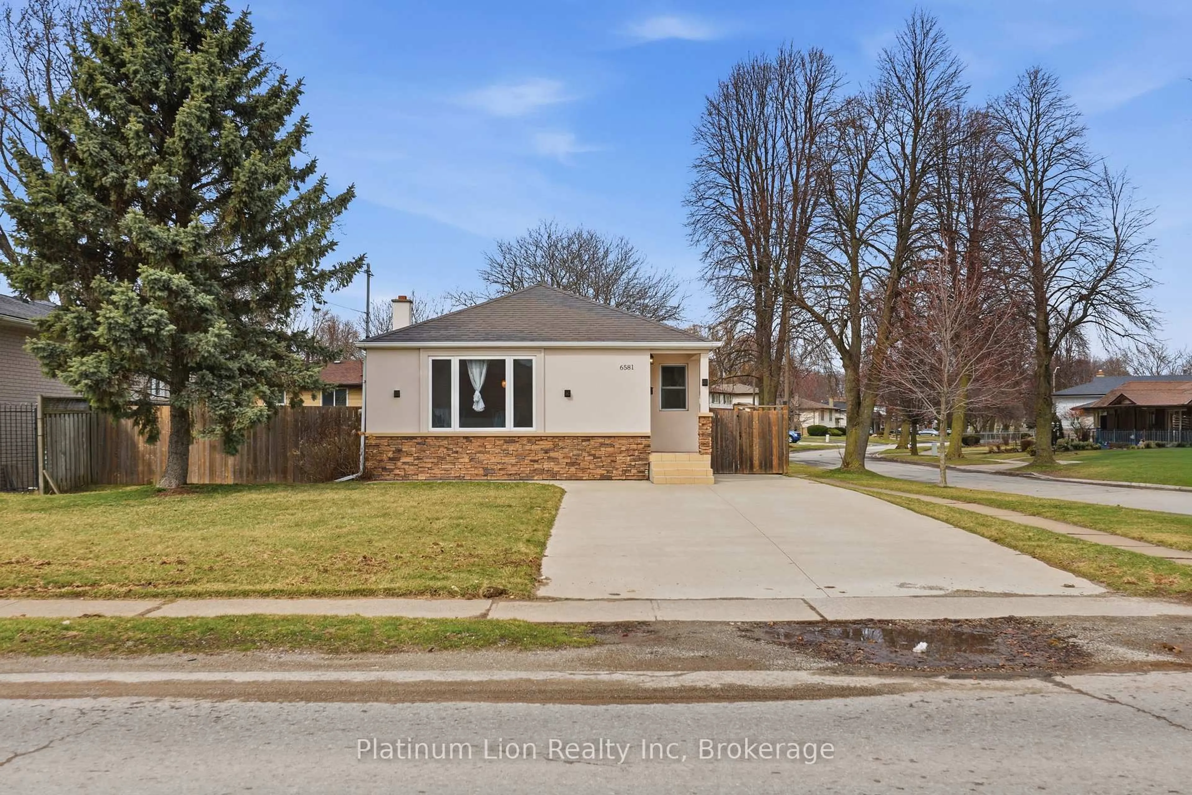 Home with brick exterior material, street for 6581 Riall St, Niagara Falls Ontario L2J 1Z4
