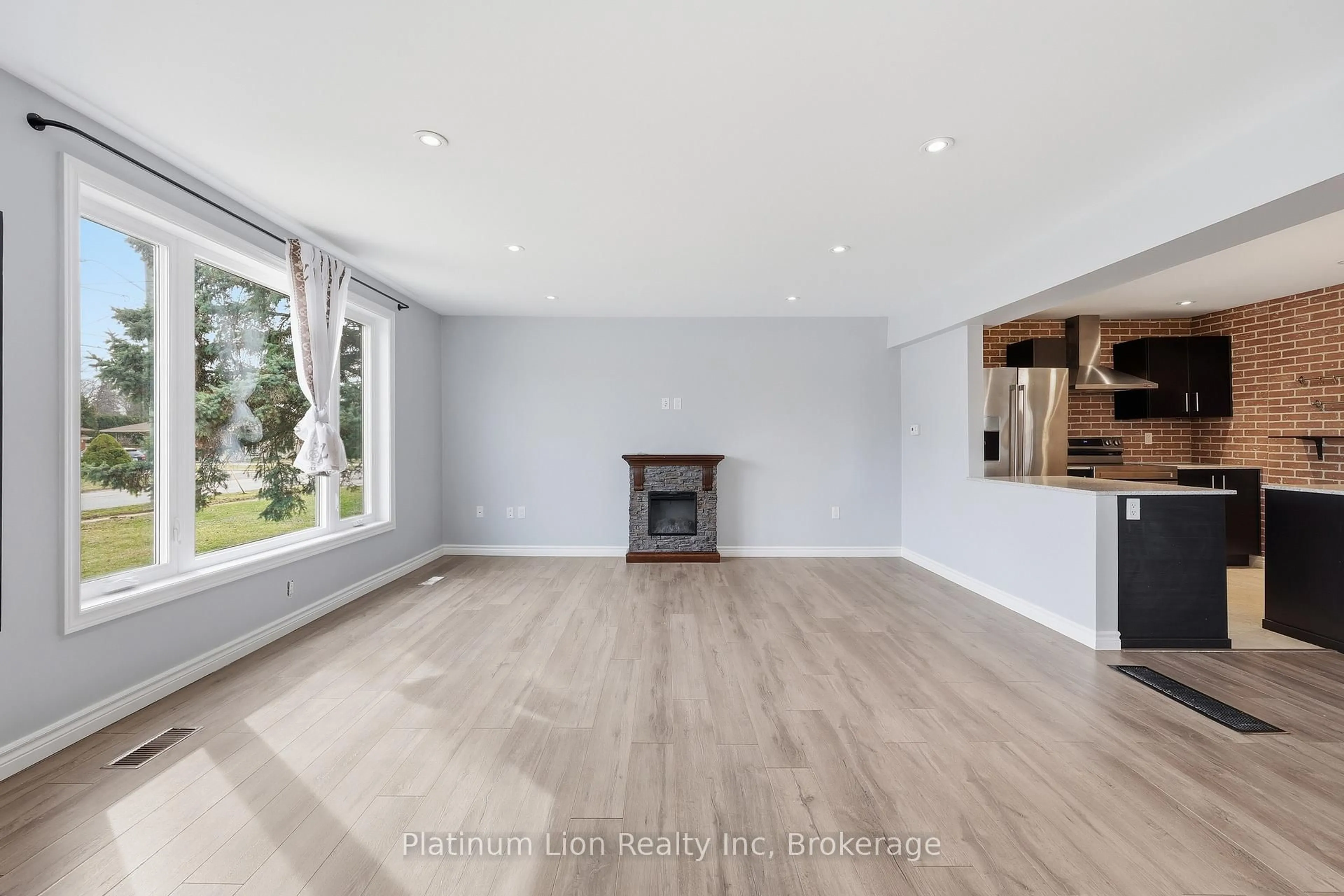 Living room with furniture, wood/laminate floor for 6581 Riall St, Niagara Falls Ontario L2J 1Z4