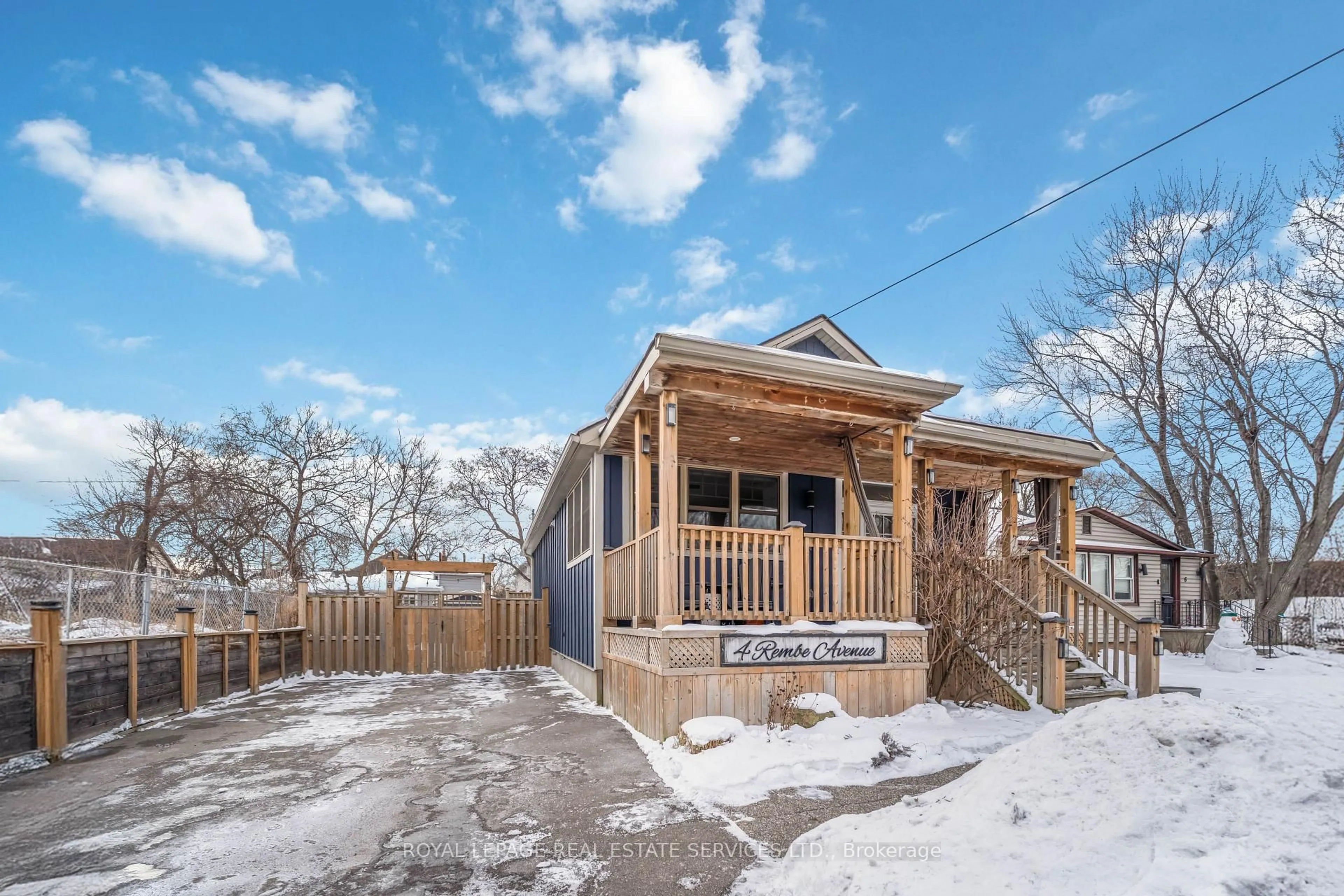 Unknown for 4 Rembe Ave, Hamilton Ontario L8H 7G6