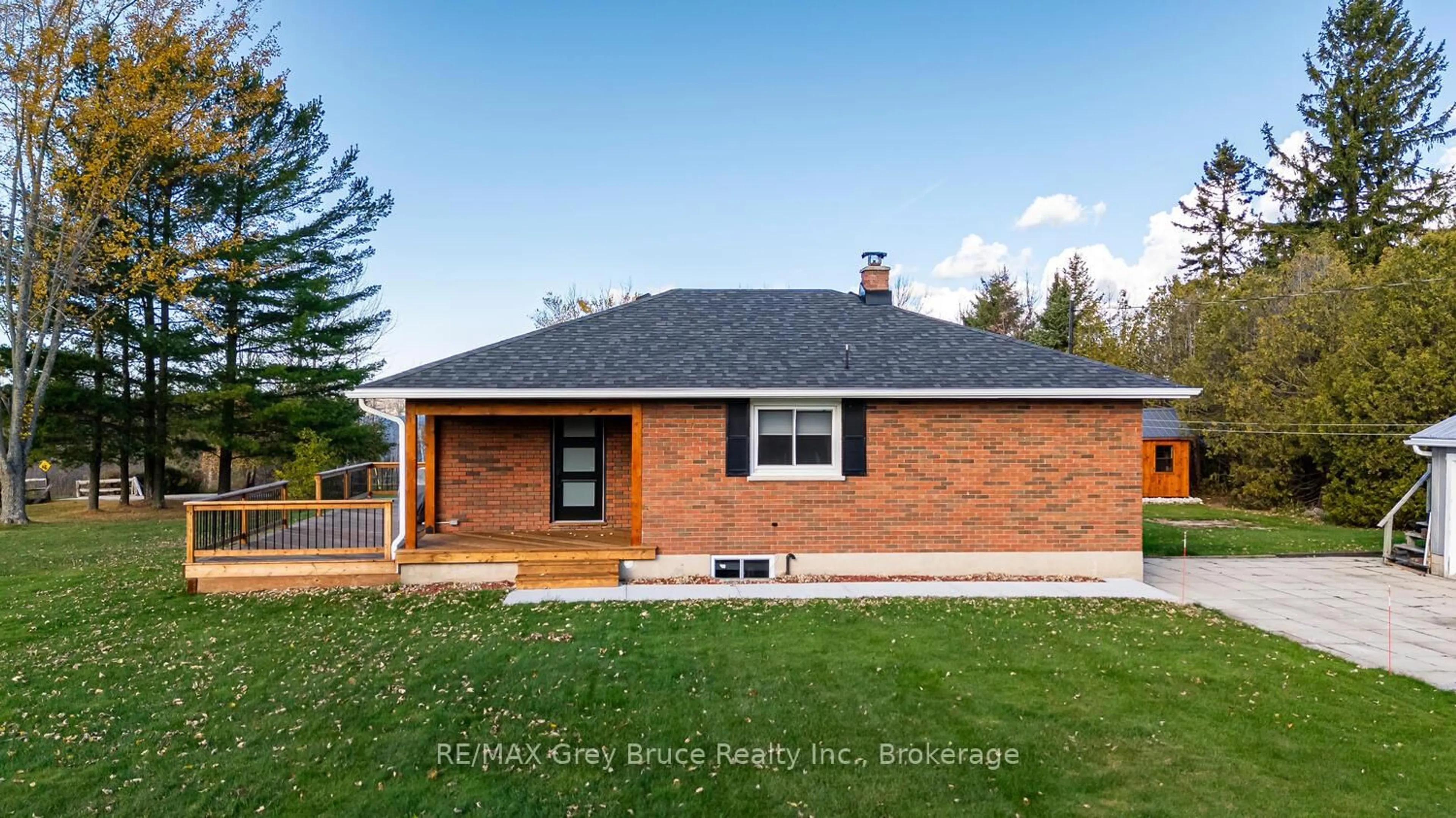 Home with brick exterior material, unknown for 105 John St, Georgian Bluffs Ontario N0H 2T0