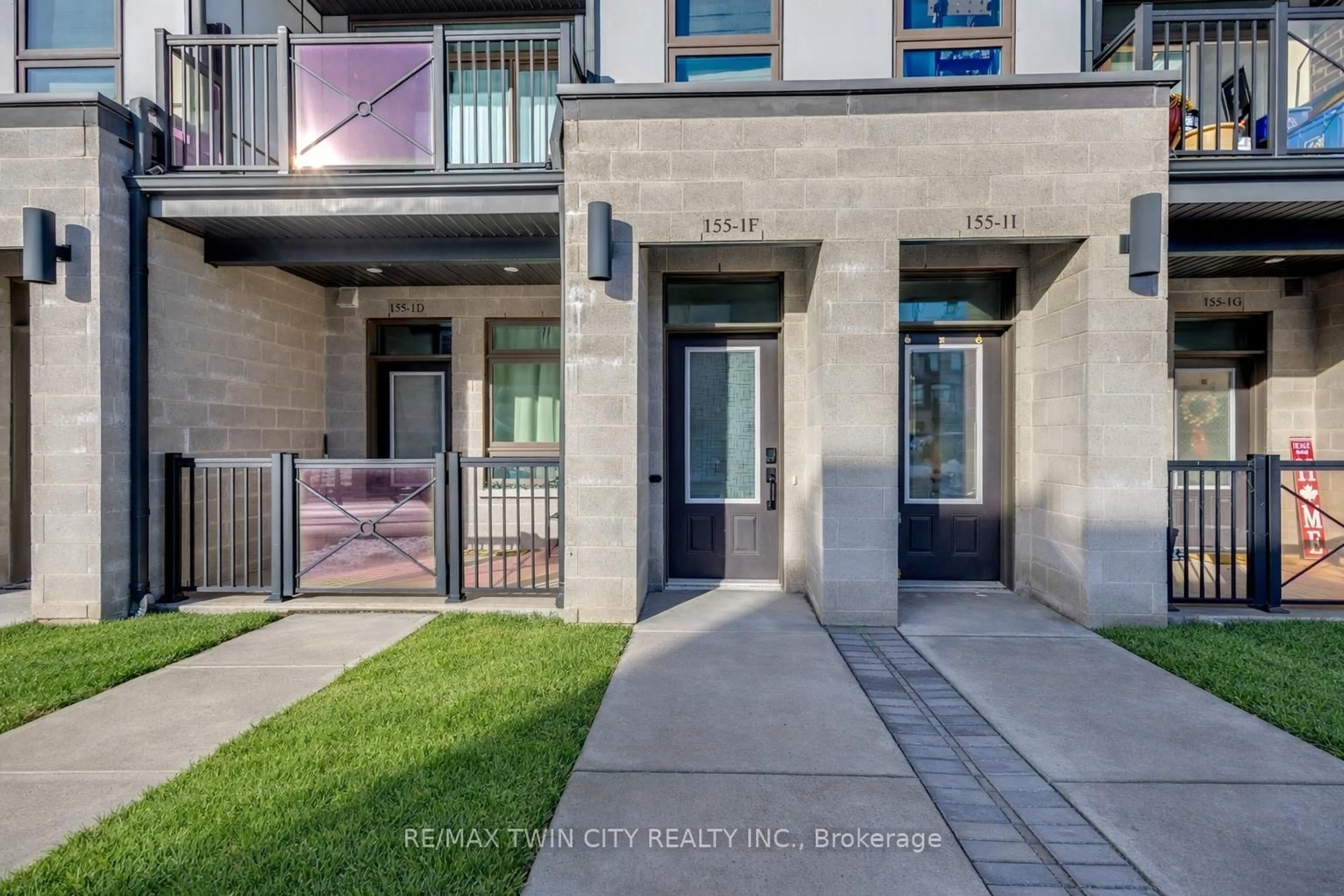 Indoor entryway for 155 Thomas Slee Dr #1F, Kitchener Ontario N2P 0J8