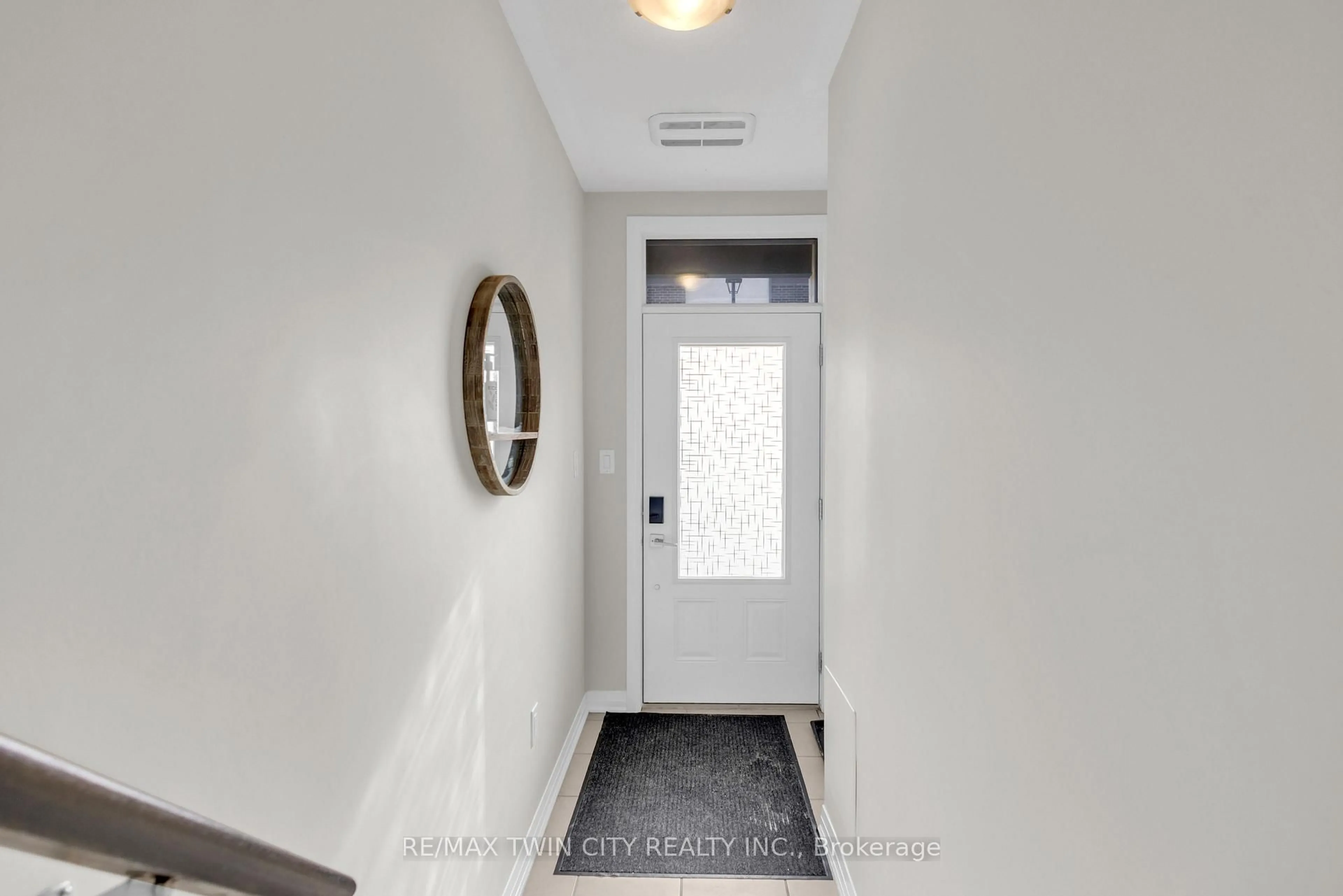 Indoor entryway for 155 Thomas Slee Dr #1F, Kitchener Ontario N2P 0J8