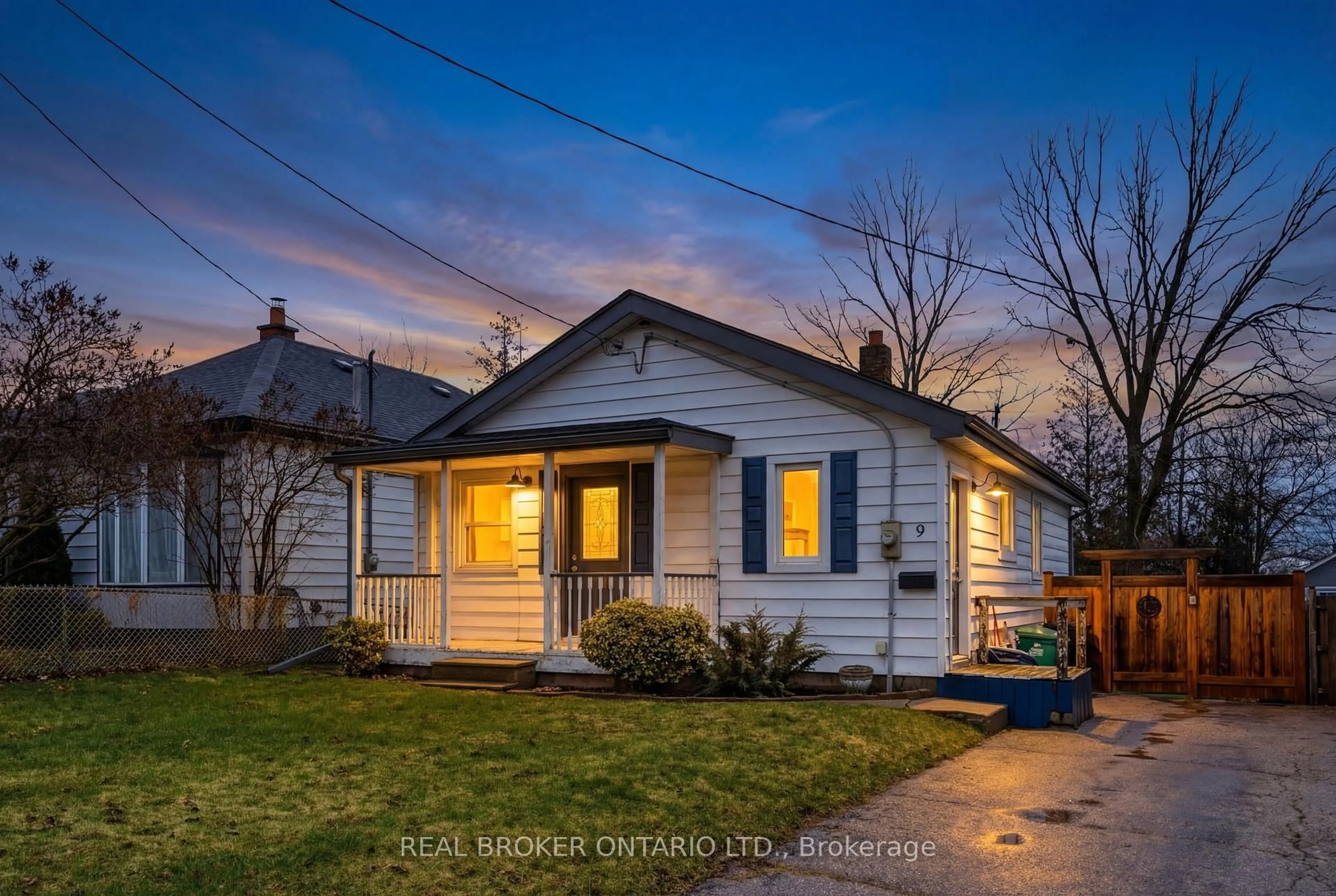 A pic from outside/outdoor area/front of a property/back of a property/a pic from drone, street for 9 Mercer Rd, Cambridge Ontario N1R 5A6