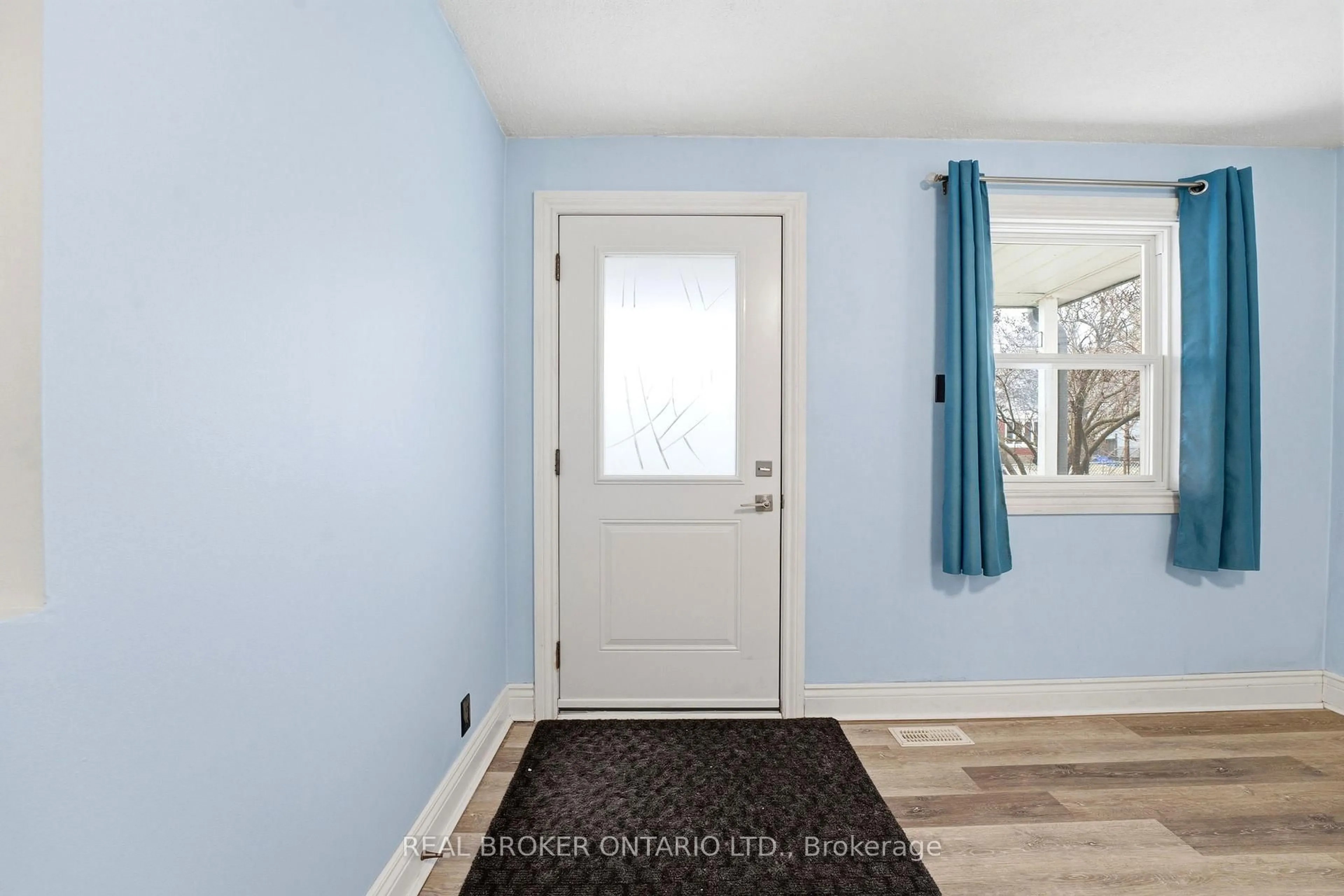 Indoor entryway for 9 Mercer Rd, Cambridge Ontario N1R 5A6
