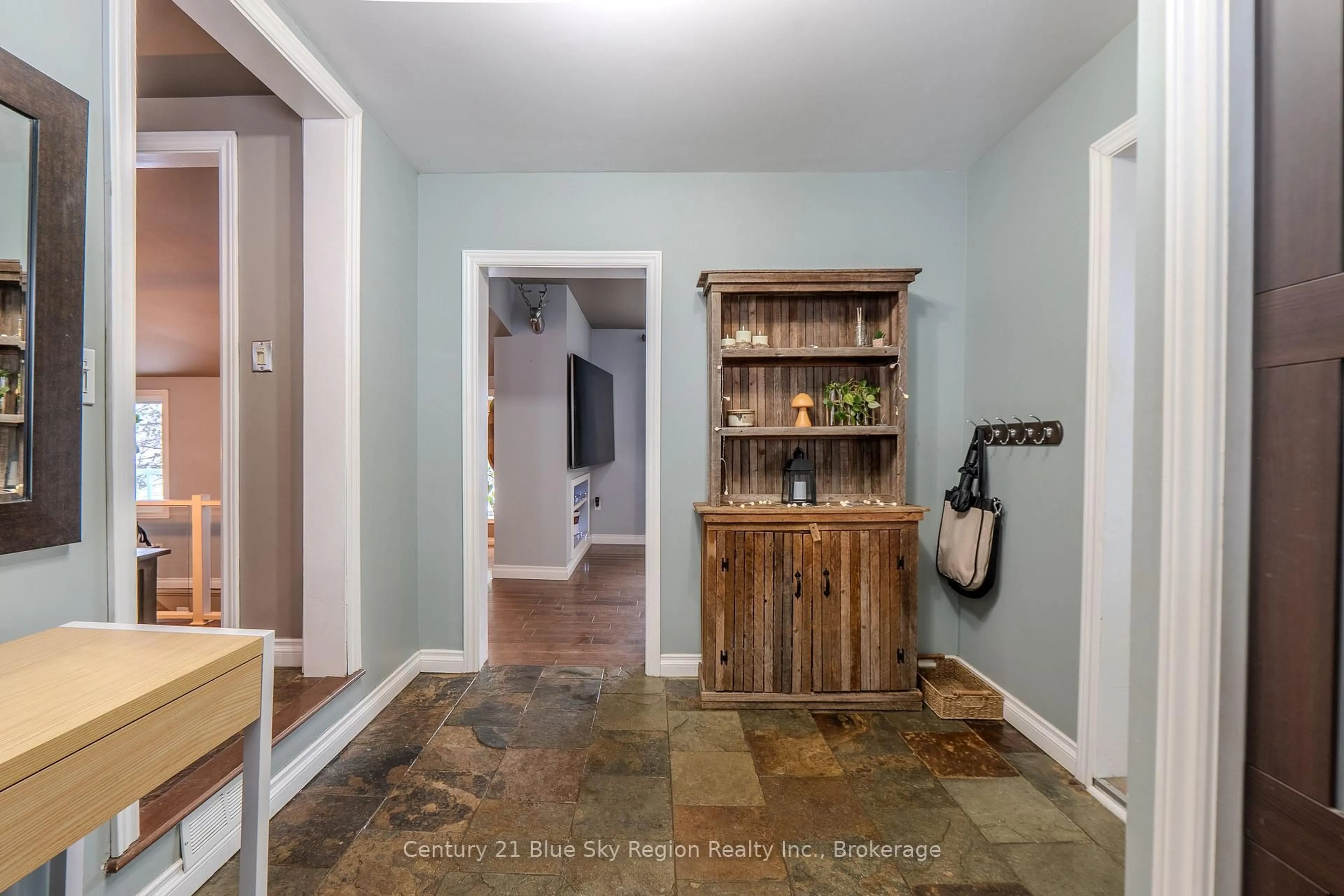 Indoor entryway for 355 Anita Ave, North Bay Ontario P1C 0A8