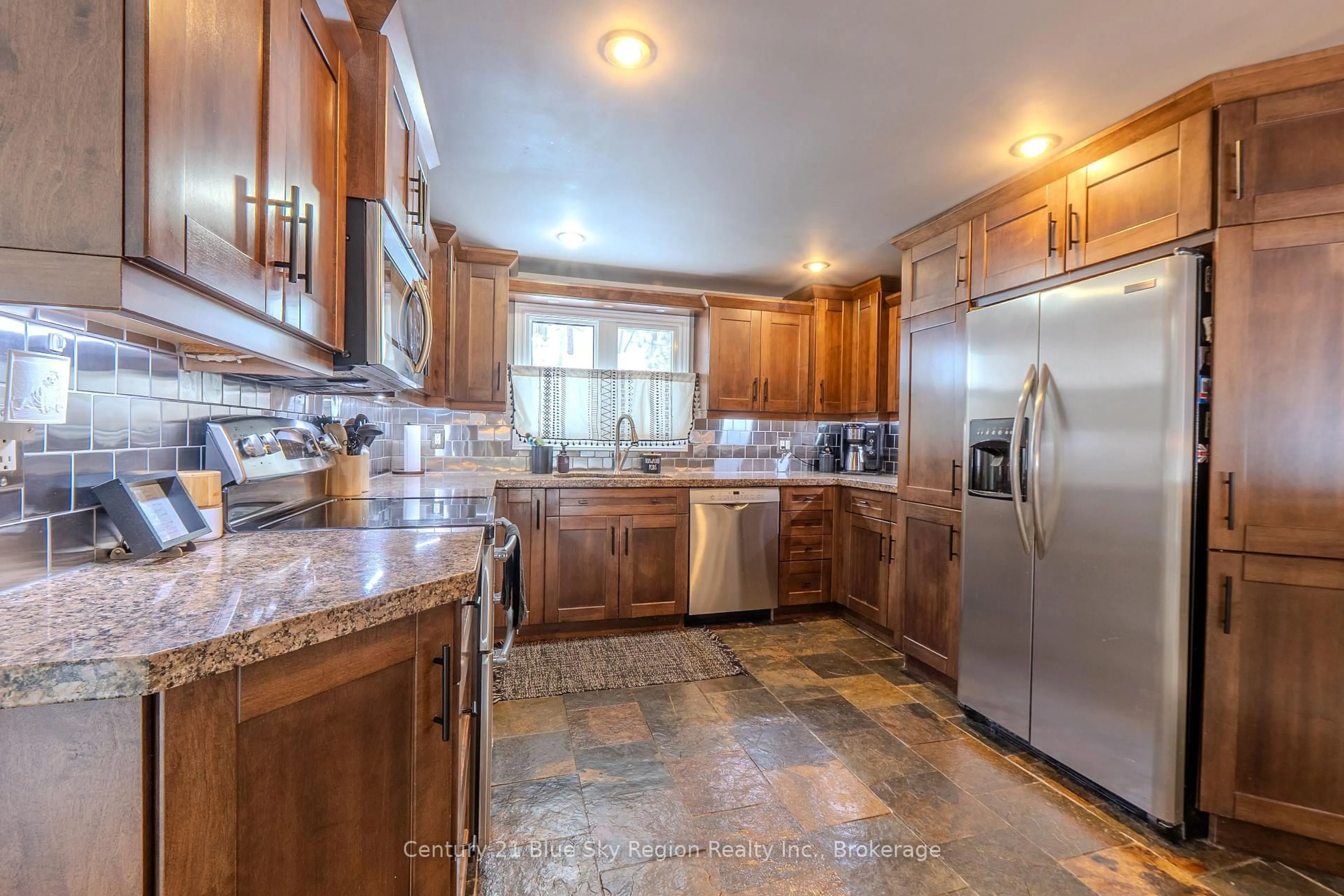Standard kitchen, ceramic/tile floor for 355 Anita Ave, North Bay Ontario P1C 0A8
