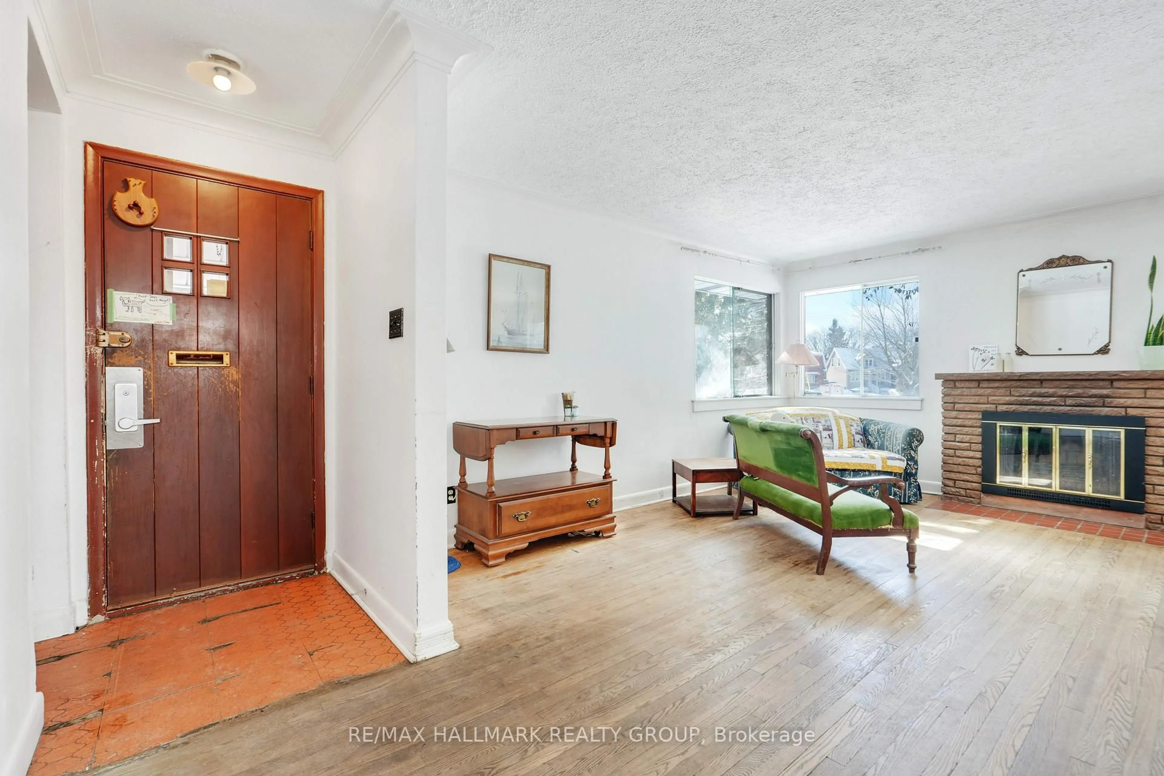 Indoor entryway for 1289 Evans Blvd, Ottawa Ontario K1H 7T8