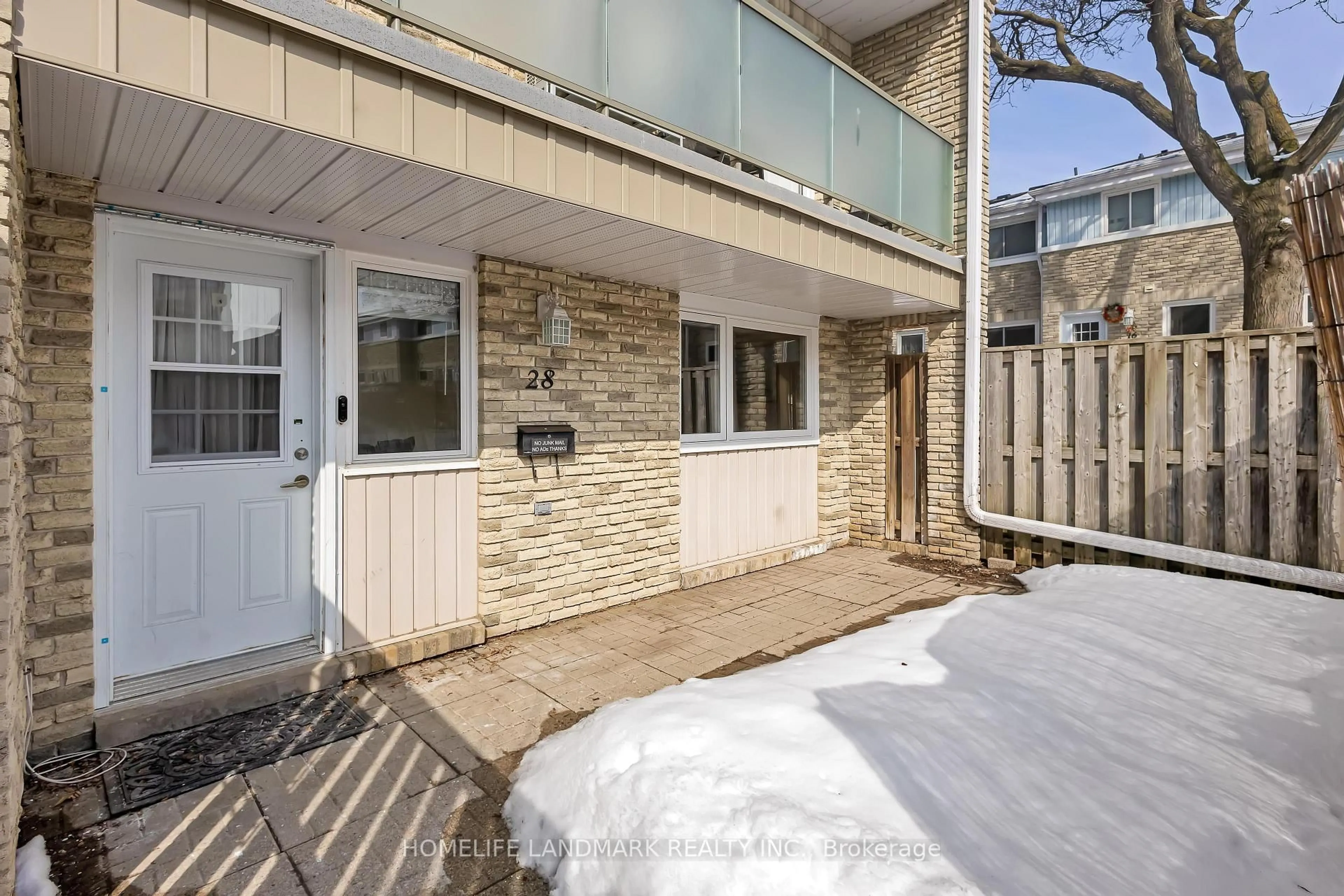 Patio, street for 35 BRECKENRIDGE Dr #28, Kitchener Ontario N2B 3H5