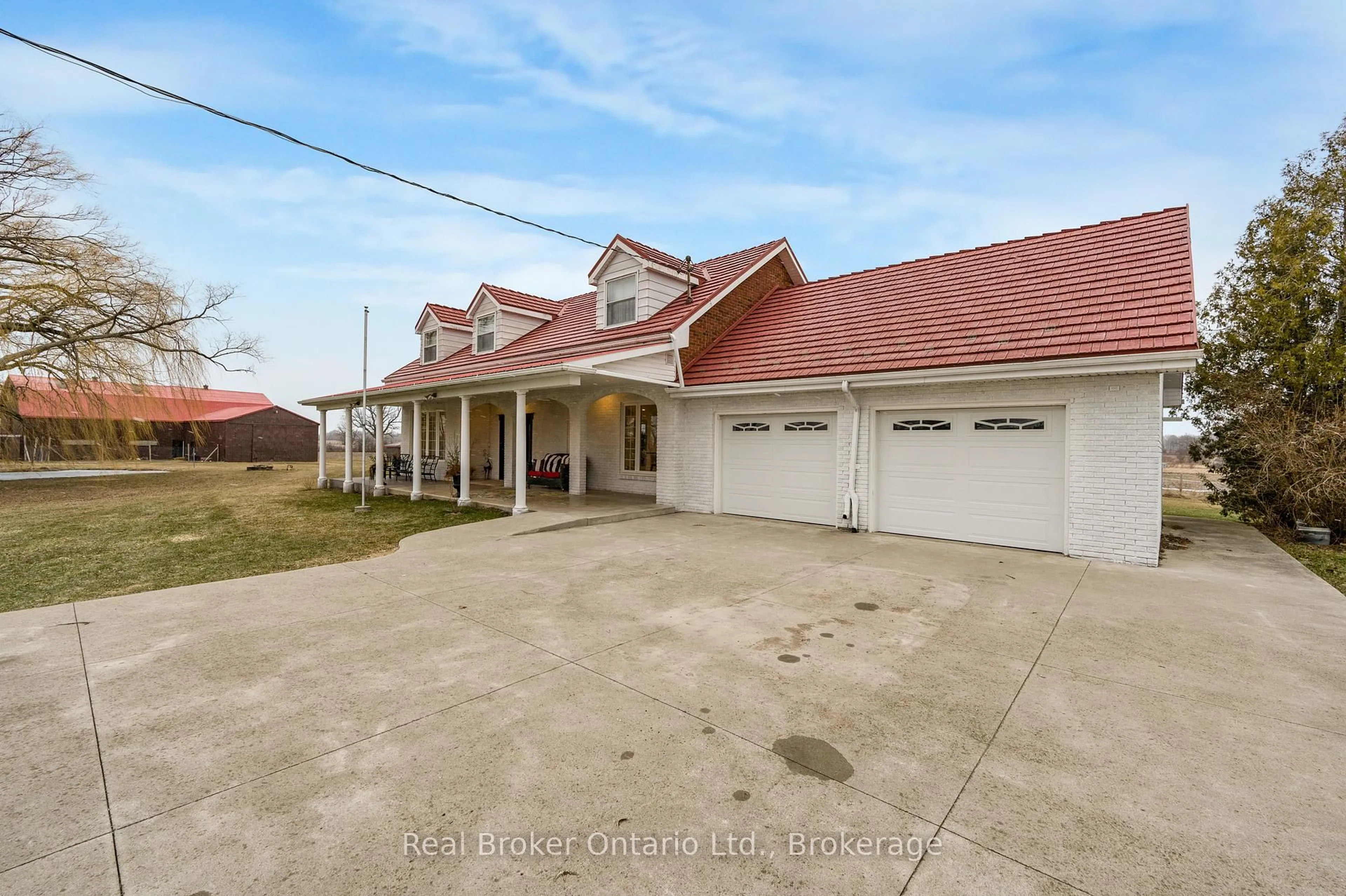 A pic from outside/outdoor area/front of a property/back of a property/a pic from drone, street for 501 Concession 2 Rd, Haldimand Ontario N0A 1C0