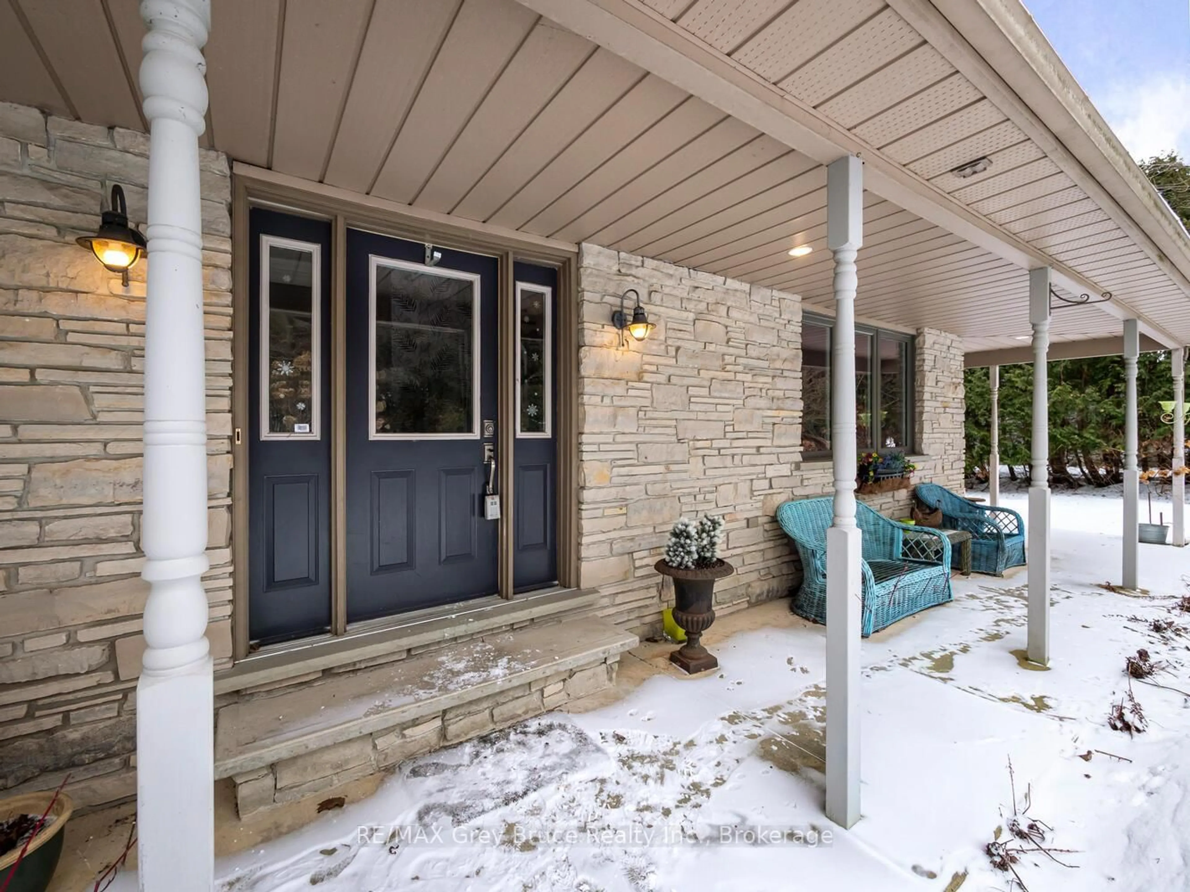 Indoor entryway for 6 Kirkland Pl, South Bruce Peninsula Ontario N0H 2G0