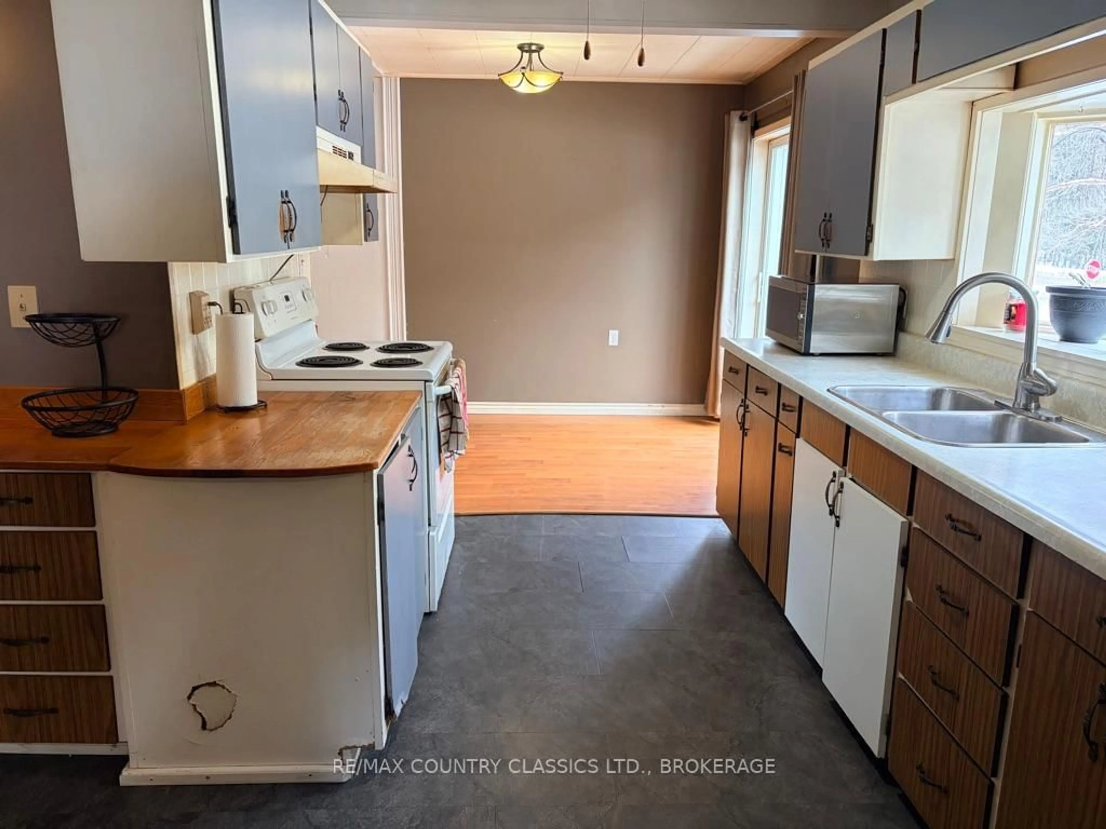 Unknown for 4 Denison Dr, Addington Highlands Ontario K0H 2G0